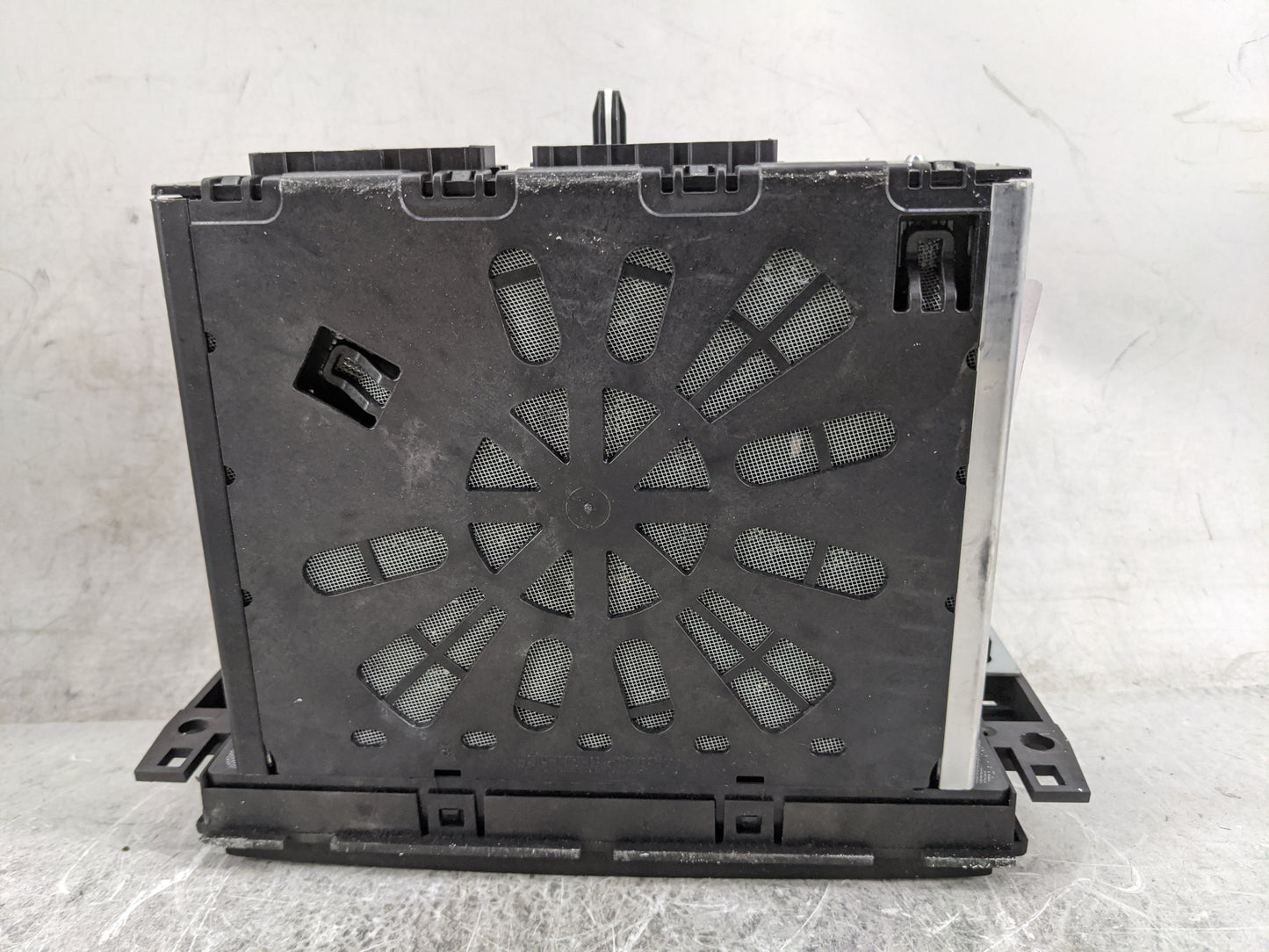 2015-2017 Chevrolet Traverse Radio AM FM Cd Player Receiver Replacement P/N:23227400 28483024, L2C0050TR Fits Fits 2015 2016