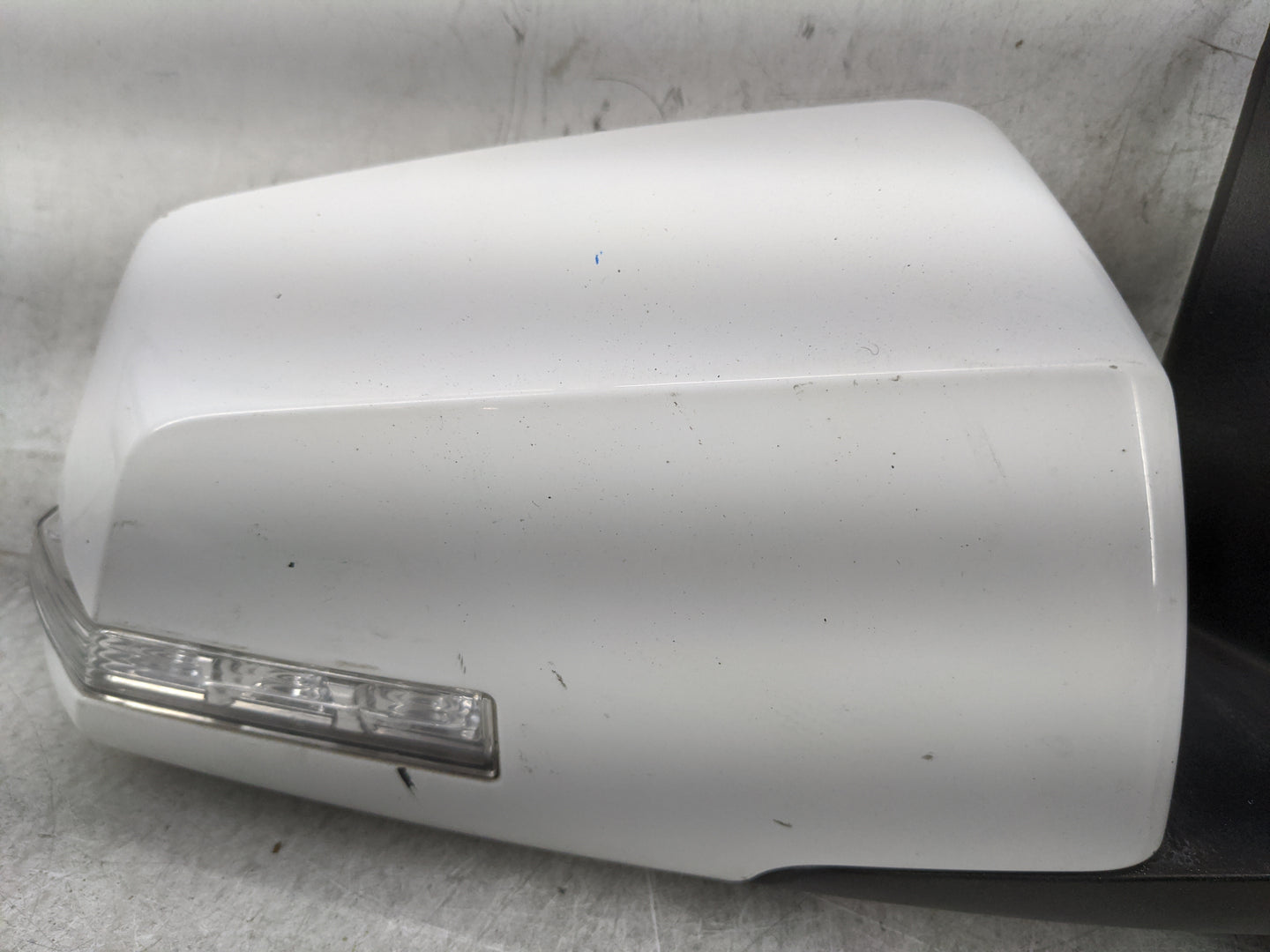2015-2017 Chevrolet Traverse Passenger Side View Mirror - Right Door Mirror OEM Used - Oemusedautoparts1.com