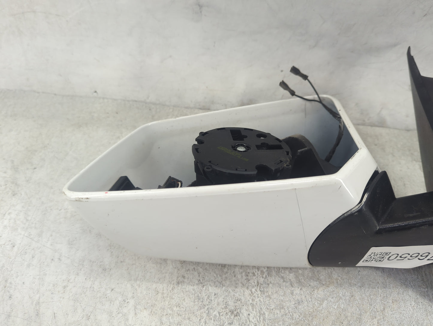 2015-2017 Chevrolet Traverse Driver Side View Mirror - Left Door Mirror OEM Used - Oemusedautoparts1.com