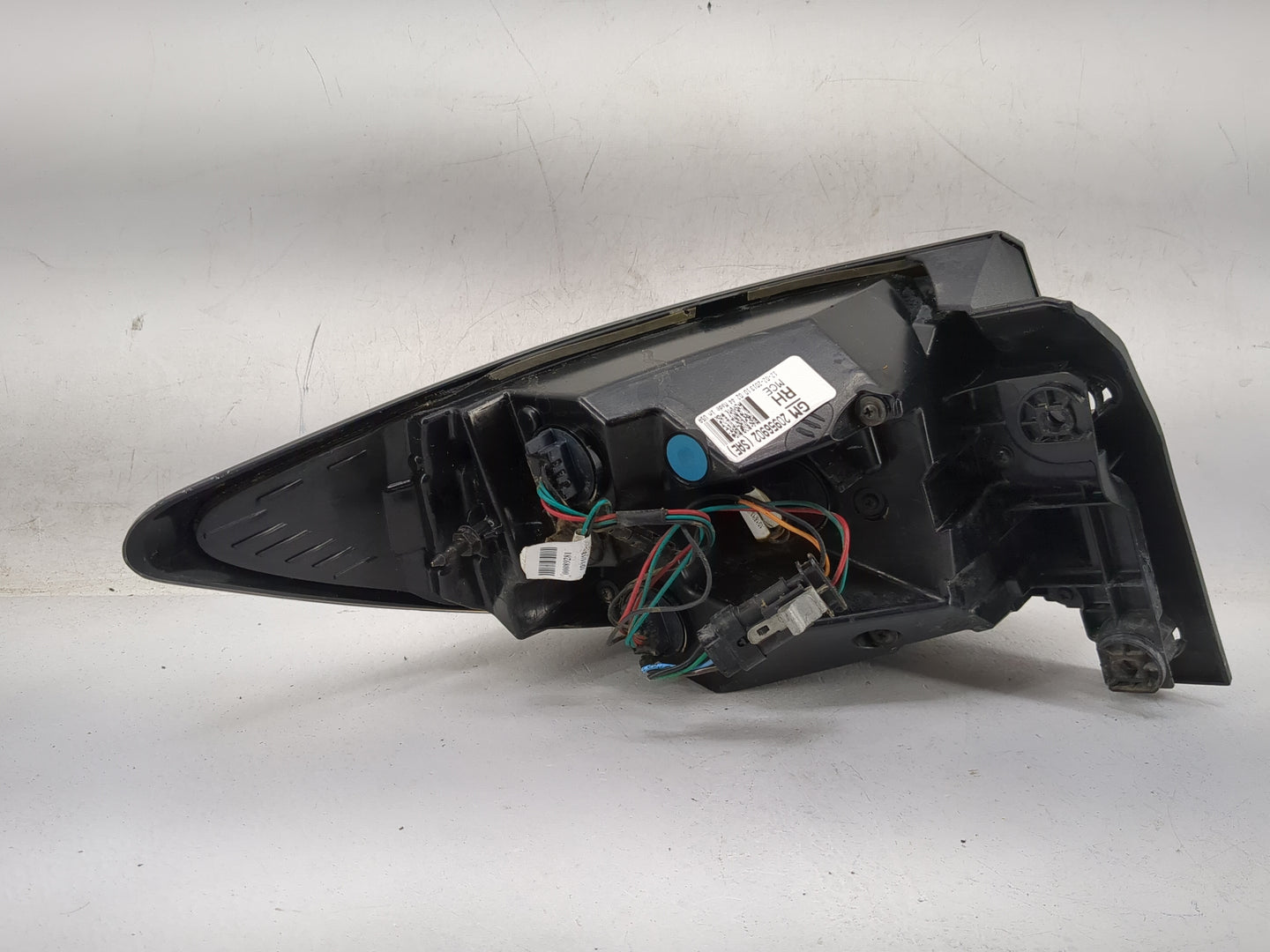 2013-2017 Chevrolet Traverse Tail Light Assembly Passenger Right OEM P/N:20956902 Fits Fits 2013 2014 2015 2016 2017 OEM Use