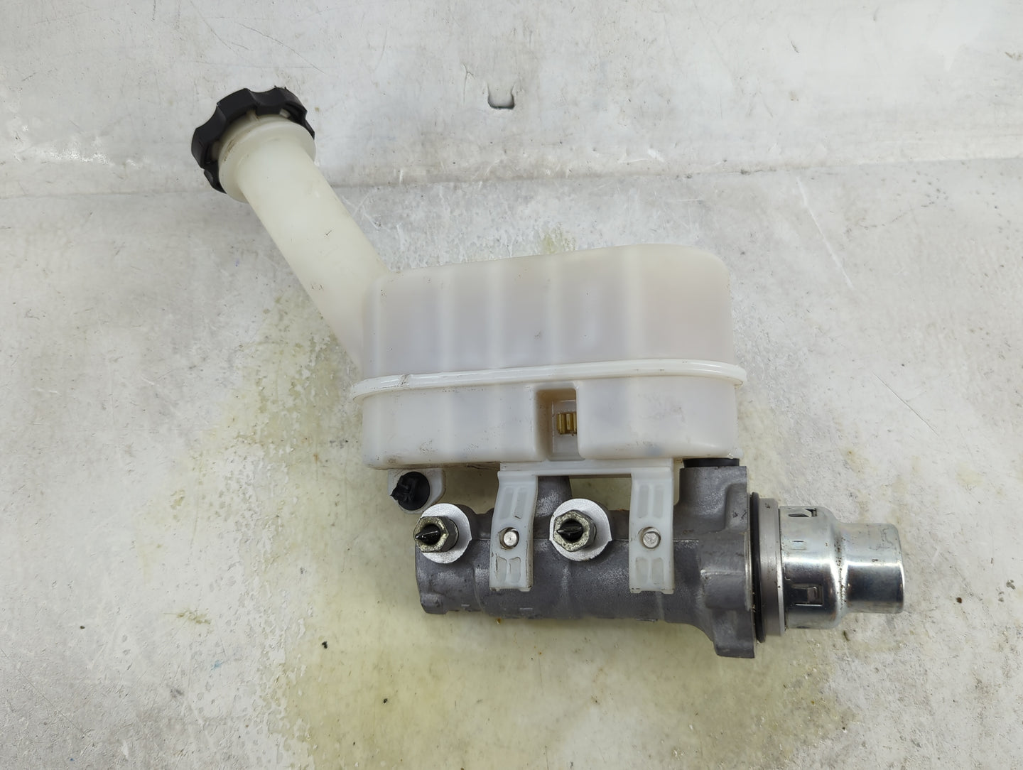 Chevrolet Traverse Brake Master Cylinder 1490652 - Oemusedautoparts1.com