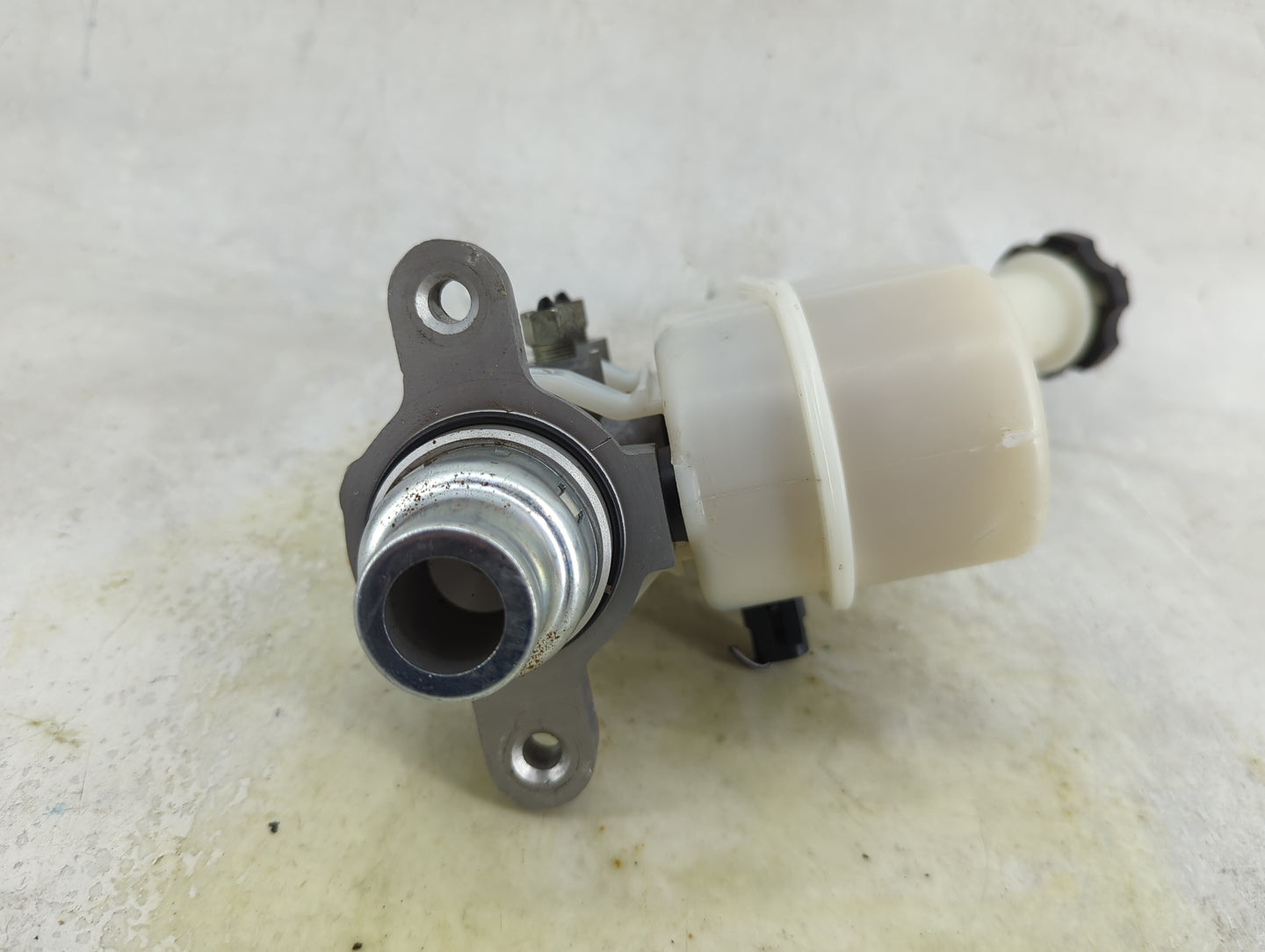 Chevrolet Traverse Brake Master Cylinder 1490652 - Oemusedautoparts1.com