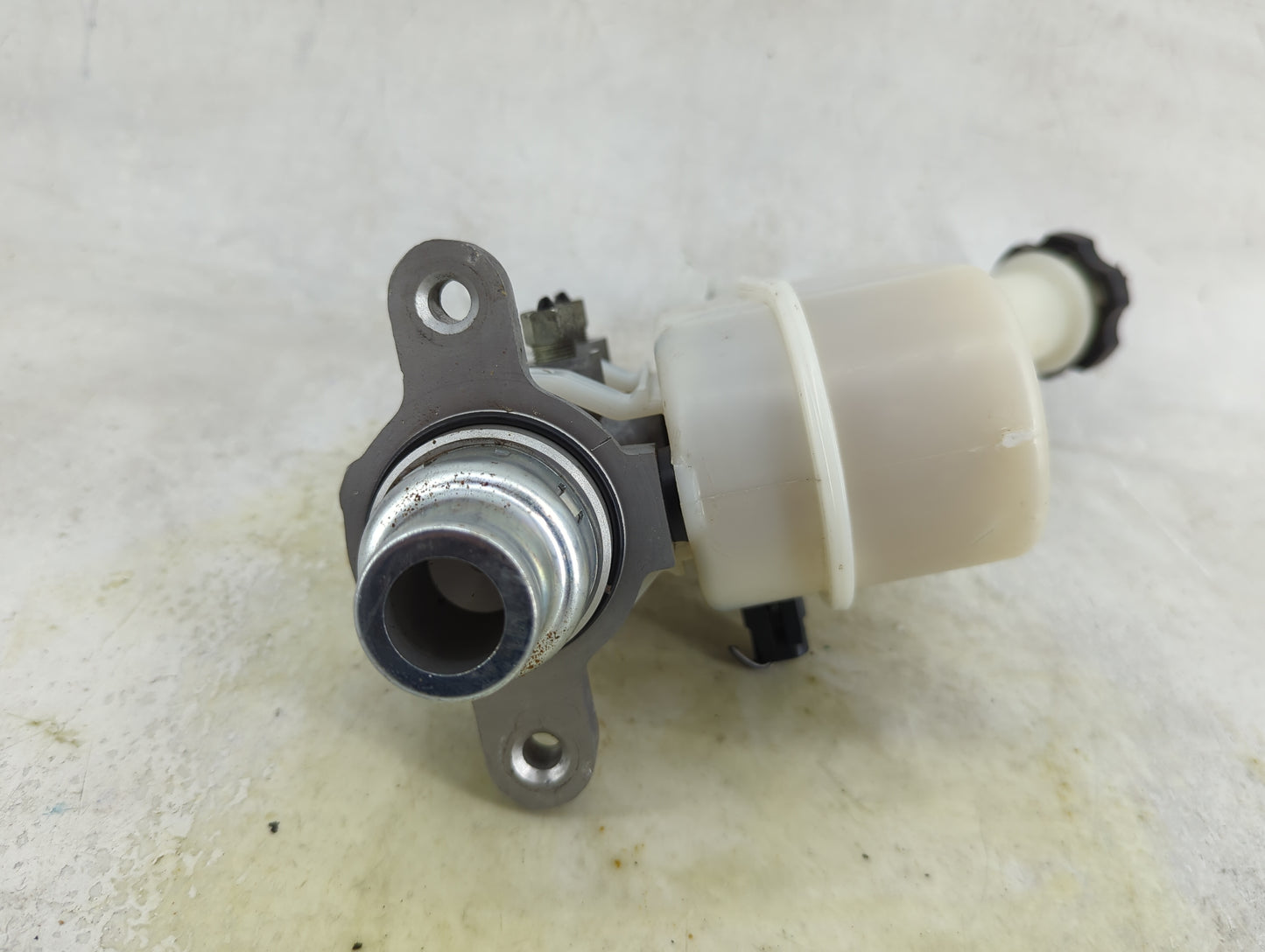 Chevrolet Traverse Brake Master Cylinder 1490652 - Oemusedautoparts1.com