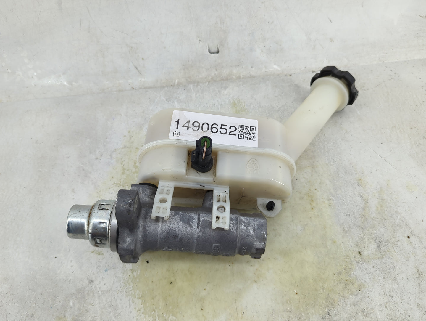 Chevrolet Traverse Brake Master Cylinder 1490652 - Oemusedautoparts1.com
