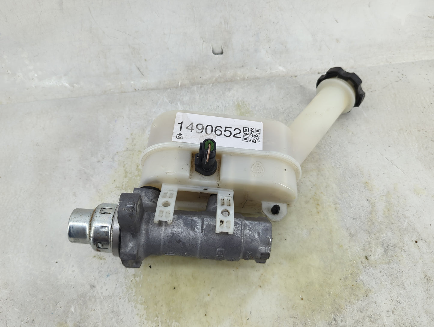 Chevrolet Traverse Brake Master Cylinder 1490652 - Oemusedautoparts1.com