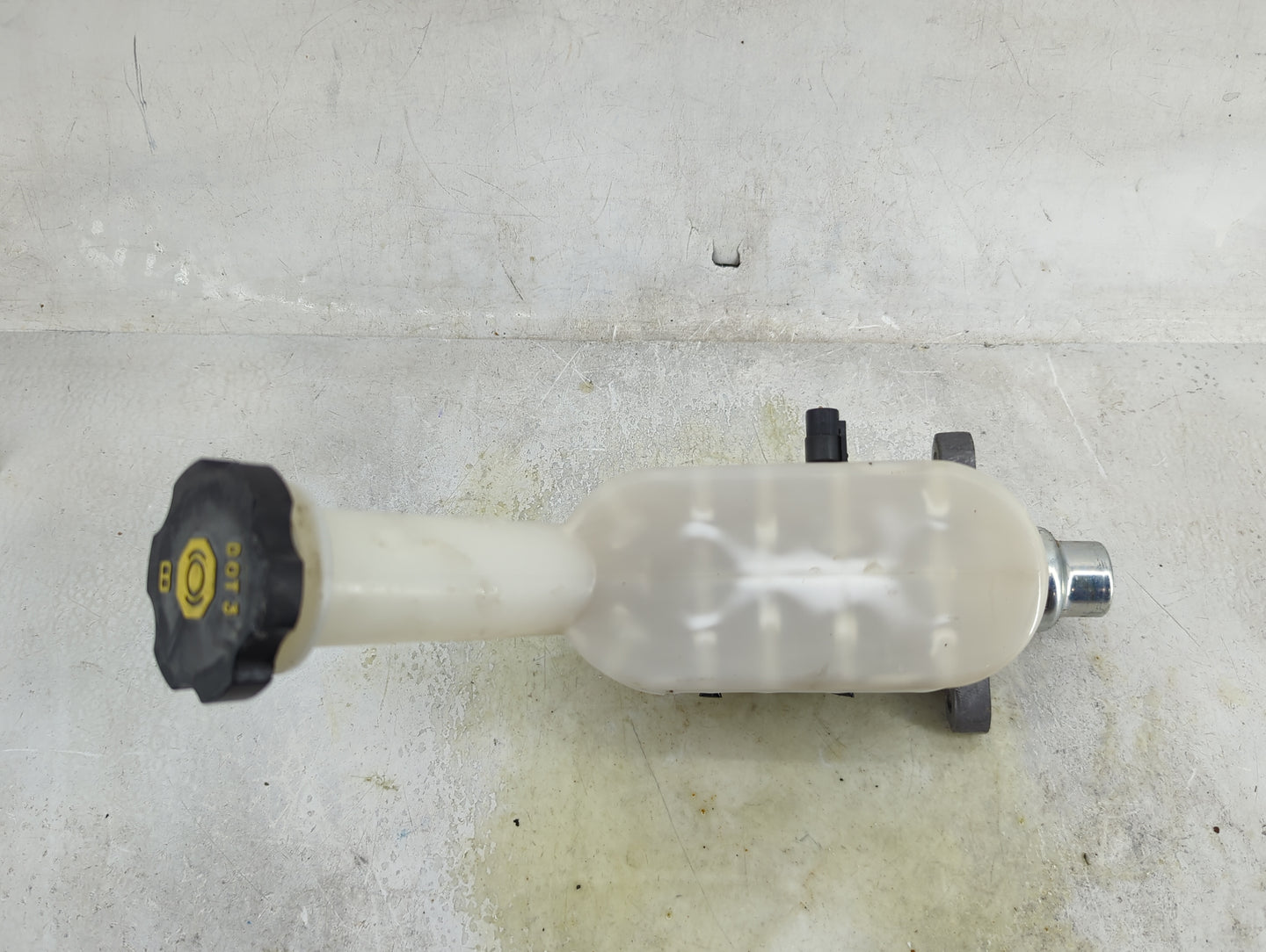 Chevrolet Traverse Brake Master Cylinder 1490652 - Oemusedautoparts1.com