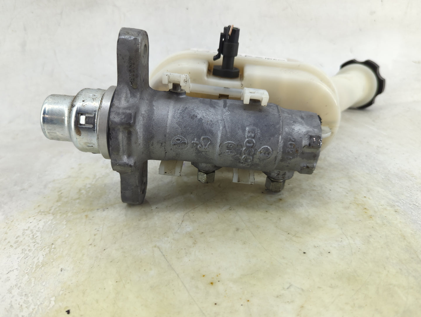 Chevrolet Traverse Brake Master Cylinder 1490652 - Oemusedautoparts1.com