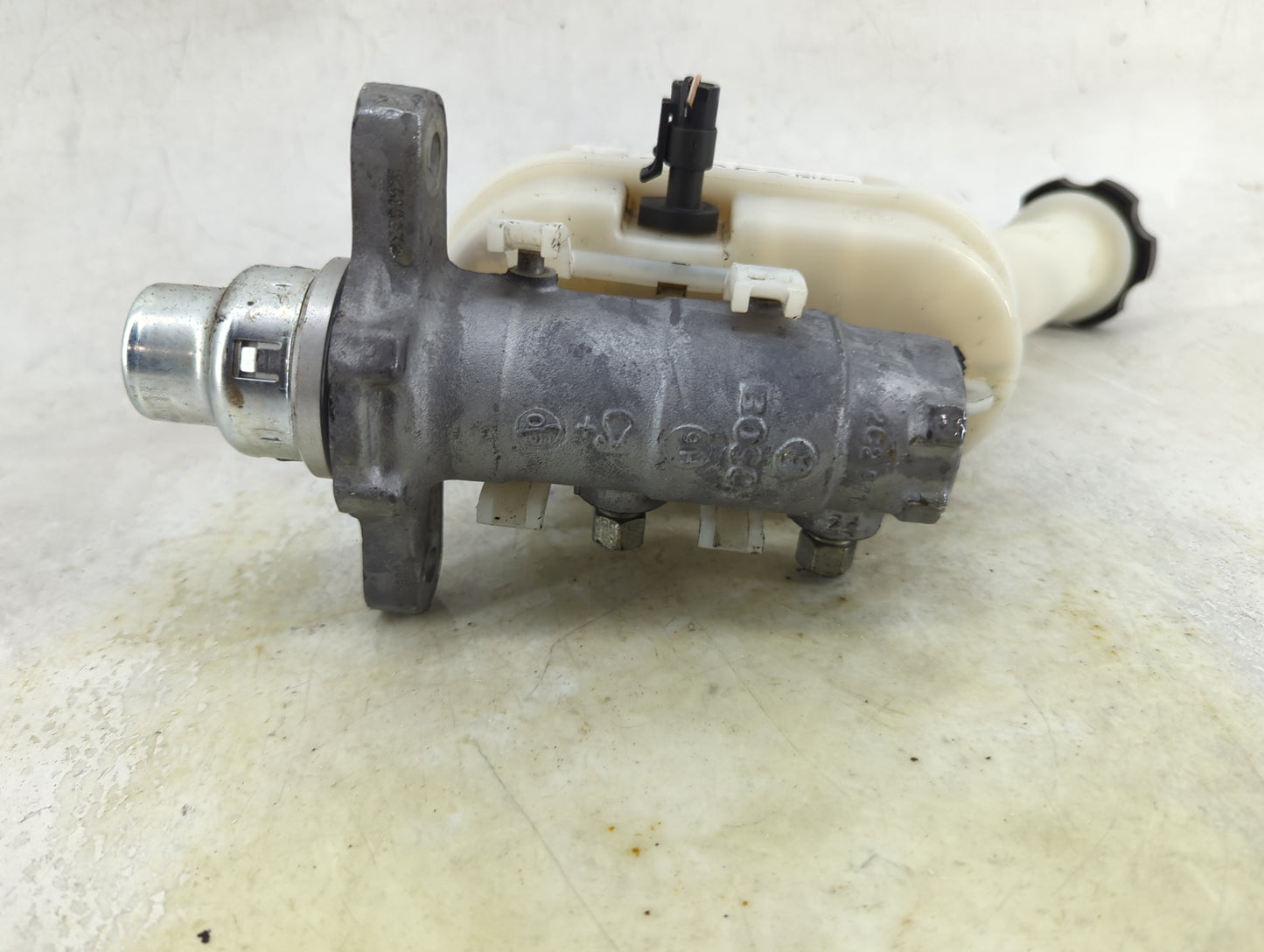 Chevrolet Traverse Brake Master Cylinder 1490652 - Oemusedautoparts1.com