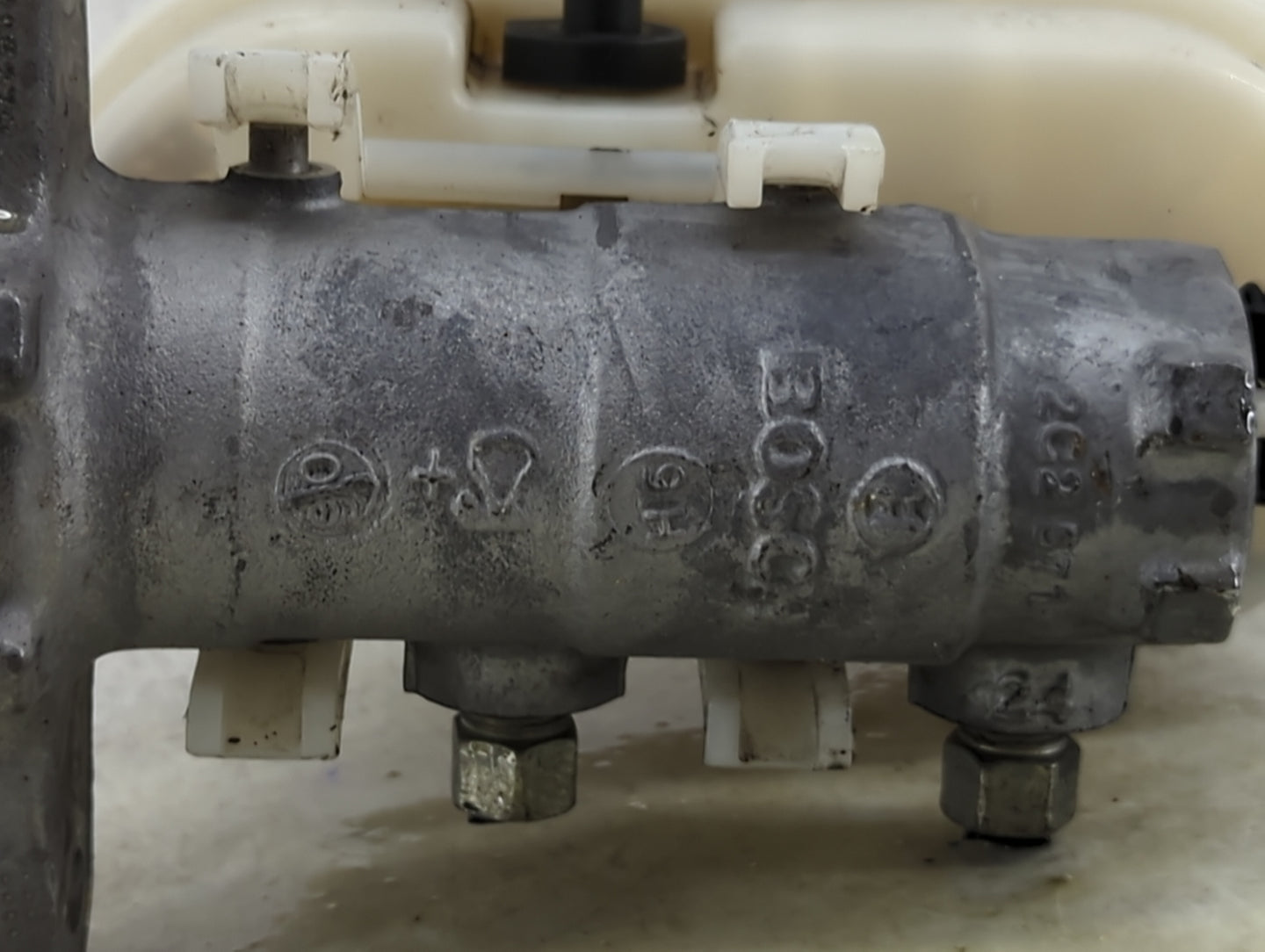 Chevrolet Traverse Brake Master Cylinder 1490652 - Oemusedautoparts1.com