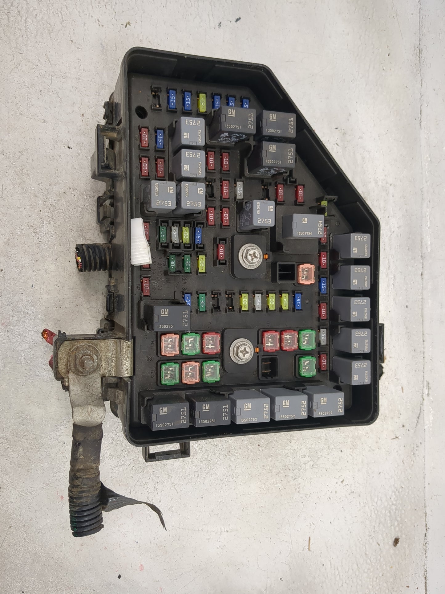 2015-2017 Chevrolet Traverse Fusebox Fuse Box Panel Relay Module P/N:13502751 13502752, 13502753 Fits Fits 2015 2016 2017 OE