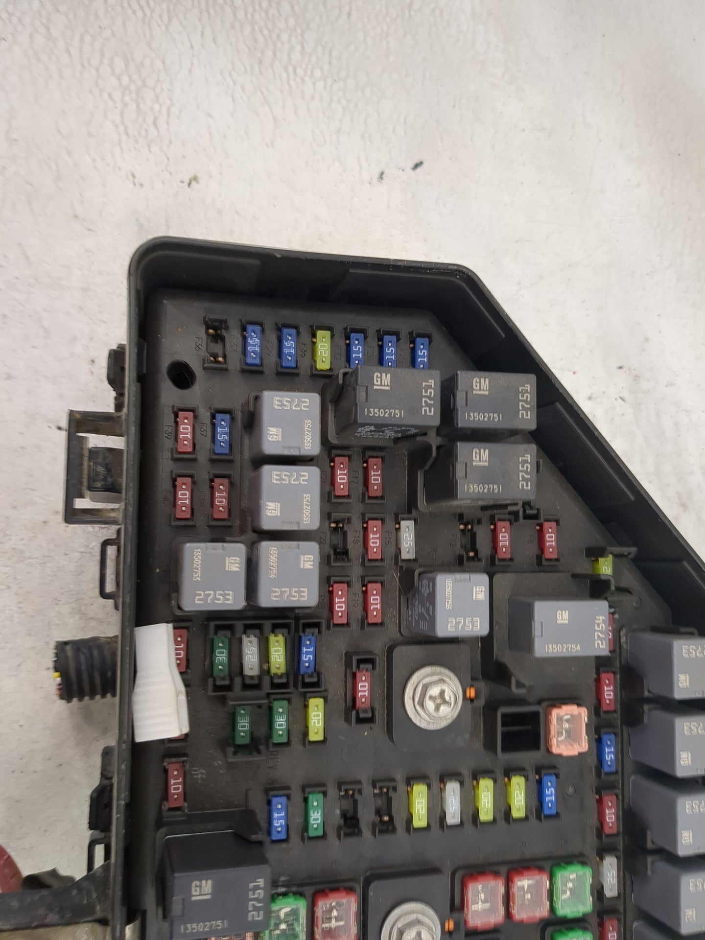 2015-2017 Chevrolet Traverse Fusebox Fuse Box Panel Relay Module P/N:13502751 13502752, 13502753 Fits Fits 2015 2016 2017 OE
