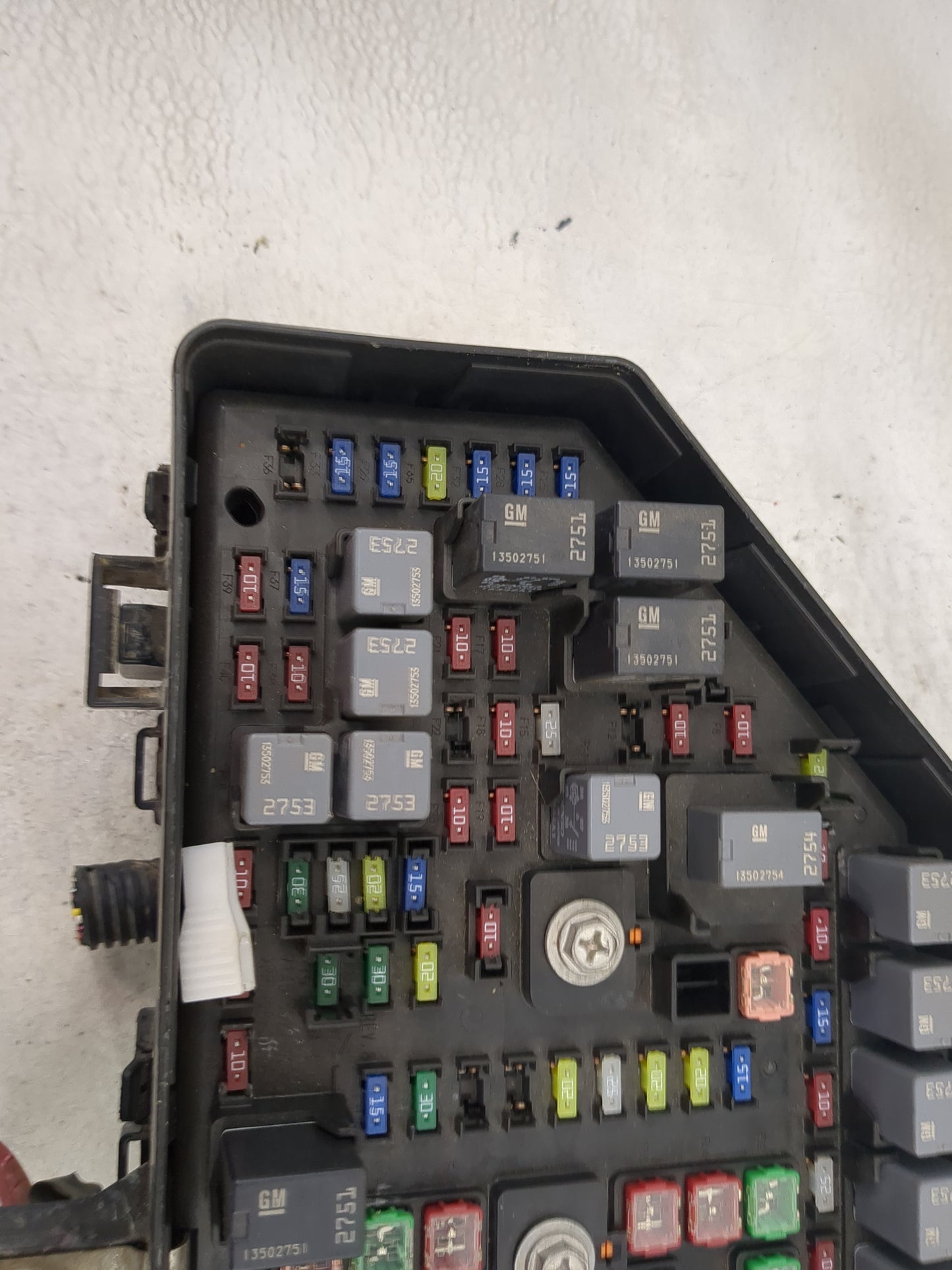 2015-2017 Chevrolet Traverse Fusebox Fuse Box Panel Relay Module P/N:13502751 13502752, 13502753 Fits Fits 2015 2016 2017 OE