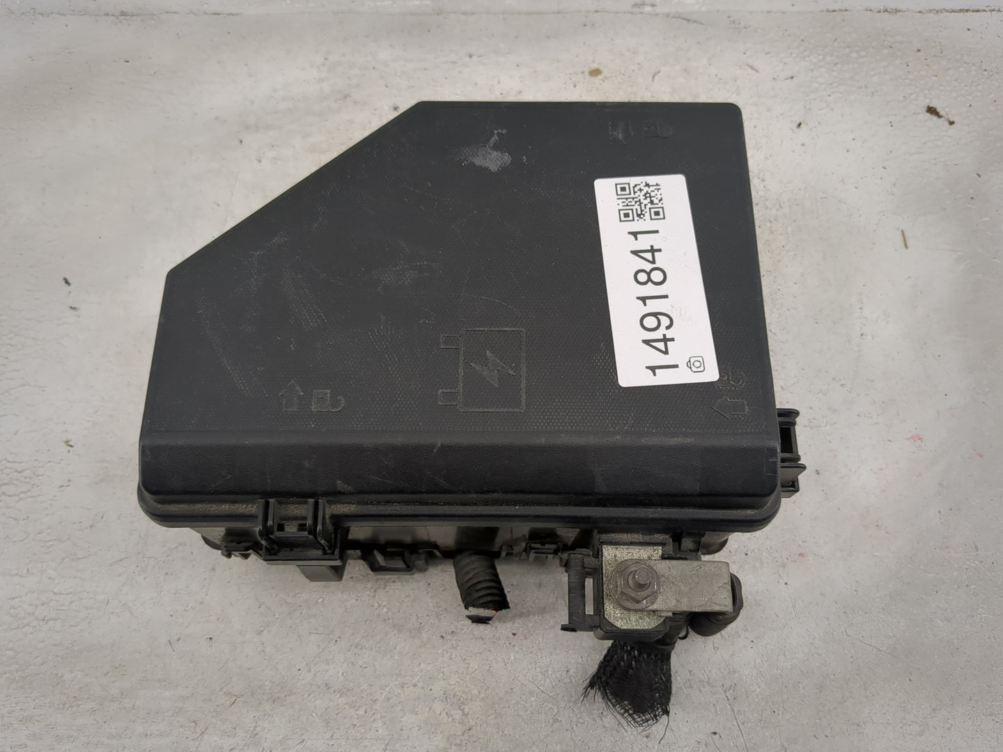 2015-2017 Chevrolet Traverse Fusebox Fuse Box Panel Relay Module P/N:7140-1941-30 Fits Fits 2015 2016 2017 OEM Used Auto Par