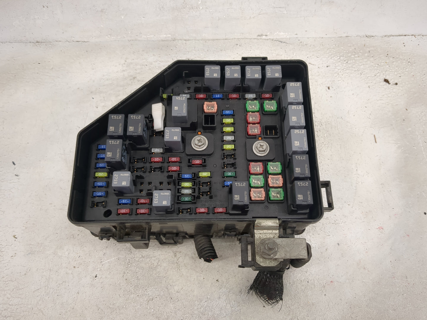 2015-2017 Chevrolet Traverse Fusebox Fuse Box Panel Relay Module P/N:7140-1941-30 Fits Fits 2015 2016 2017 OEM Used Auto Par
