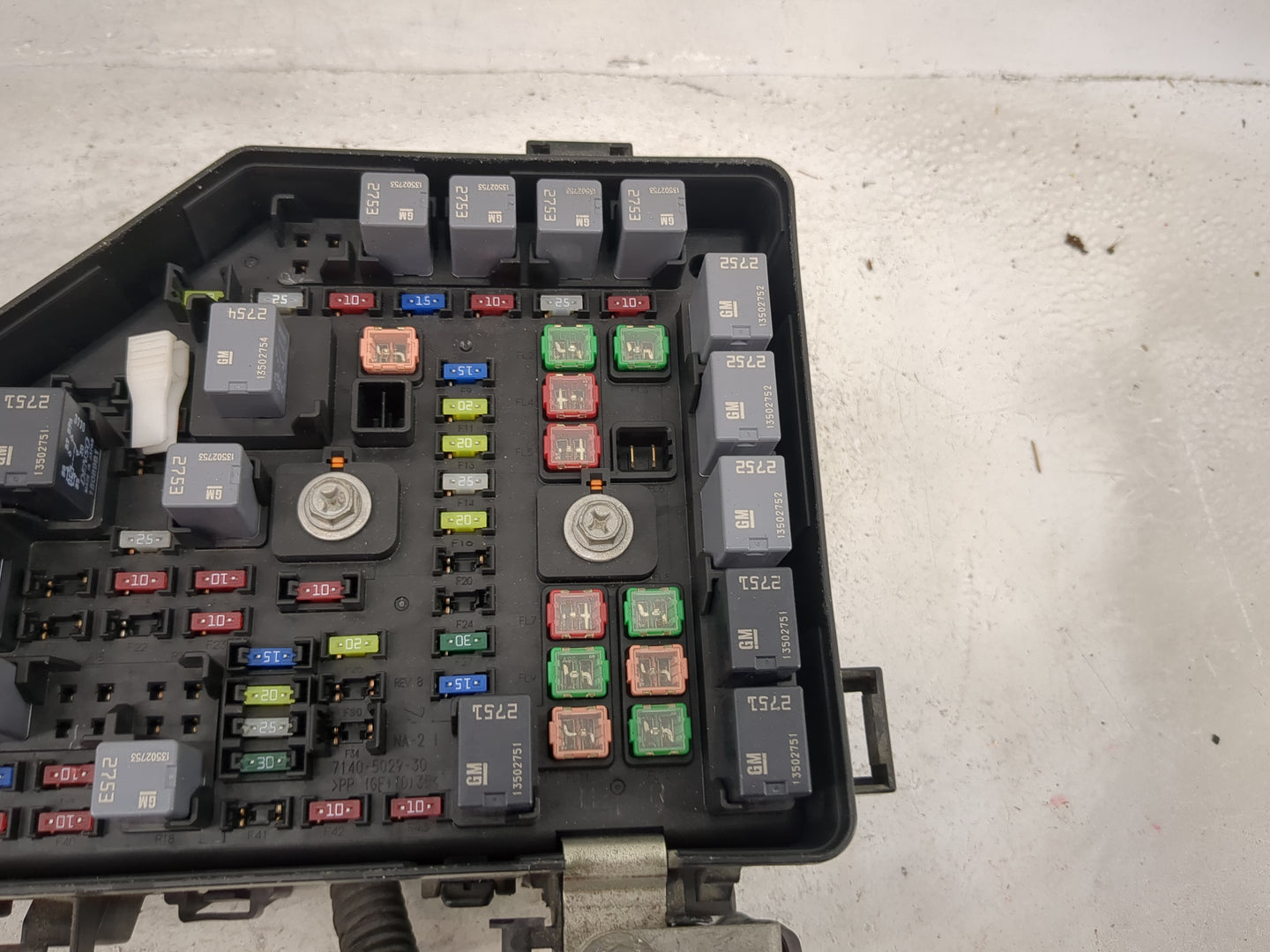 2015-2017 Chevrolet Traverse Fusebox Fuse Box Panel Relay Module P/N:7140-1941-30 Fits Fits 2015 2016 2017 OEM Used Auto Par