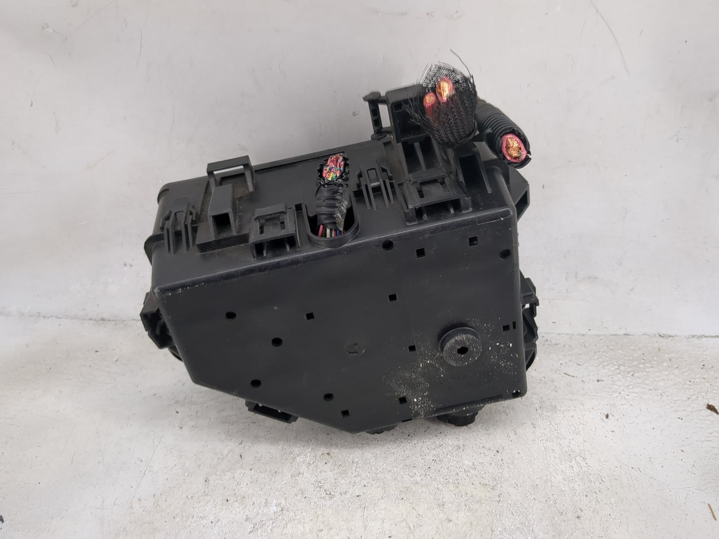 2015-2017 Chevrolet Traverse Fusebox Fuse Box Panel Relay Module P/N:7140-1941-30 Fits Fits 2015 2016 2017 OEM Used Auto Par
