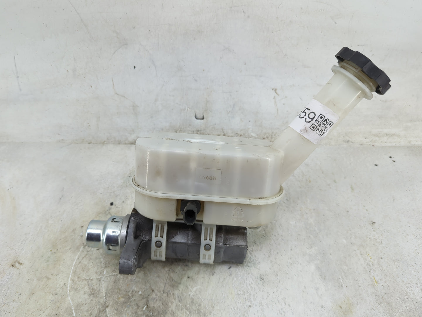2016 Chevrolet Traverse Brake Master Cylinder - Oemusedautoparts1.com