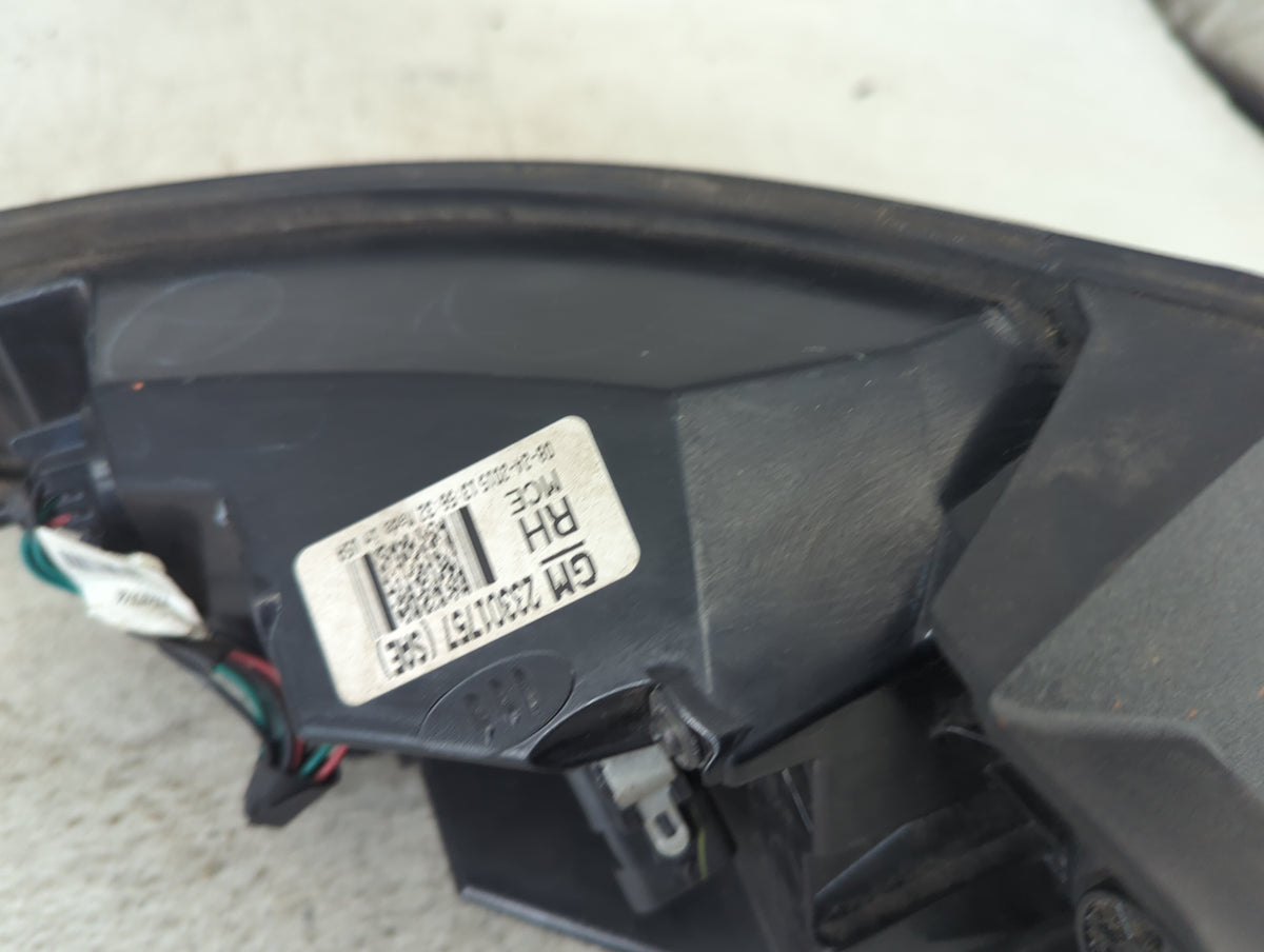 2016 Chevrolet Traverse Passenger Right Side Deck Lid Mounted Tail Light - Oemusedautoparts1.com