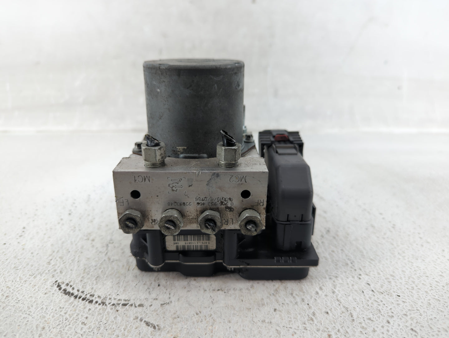 2017 Chevrolet Traverse ABS Pump Control Module Replacement P/N:22893248 Fits Fits 2012 2013 2014 2015 2016 OEM Used Auto Pa