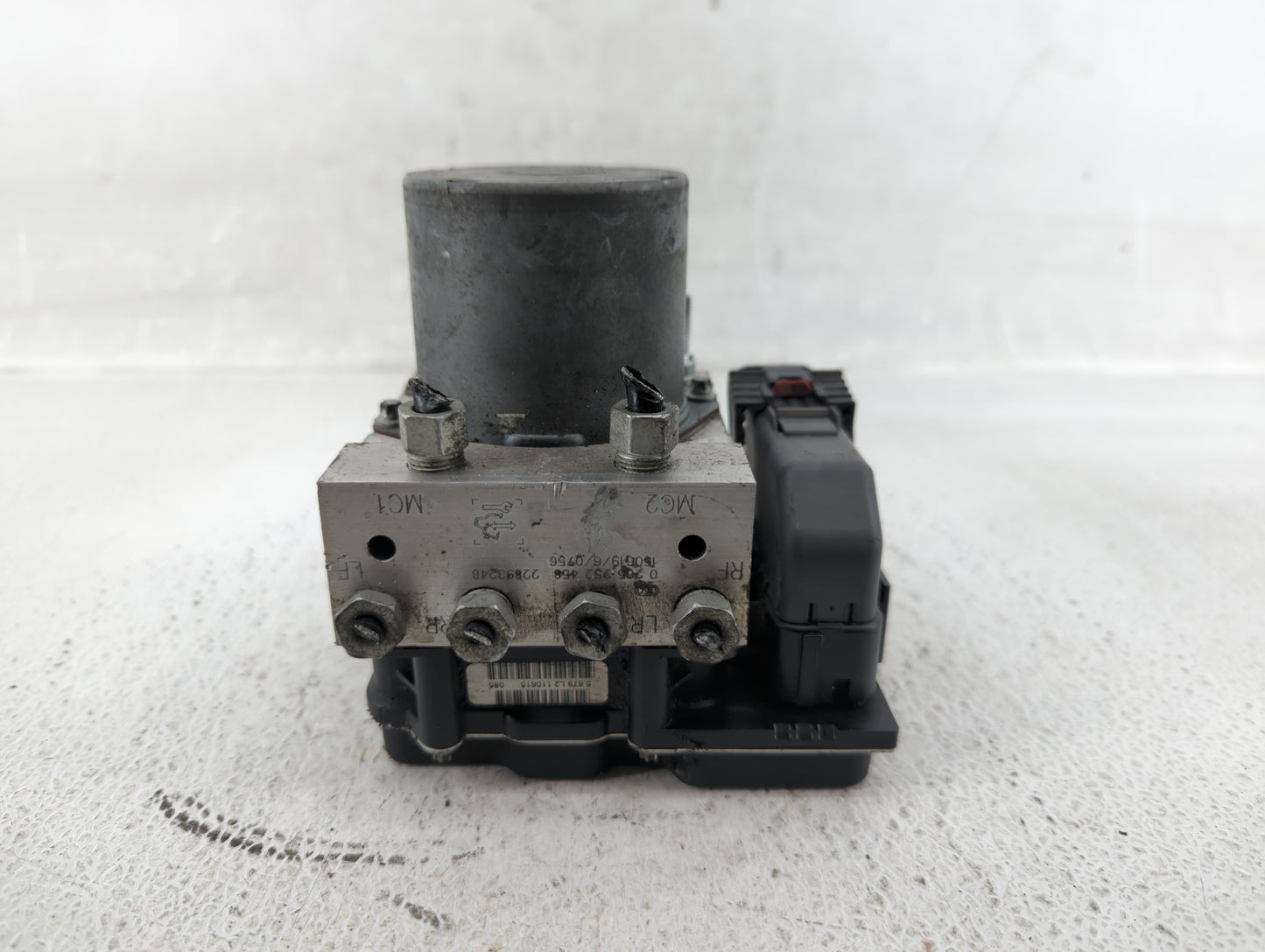 2017 Chevrolet Traverse ABS Pump Control Module Replacement P/N:22893248 Fits Fits 2012 2013 2014 2015 2016 OEM Used Auto Pa