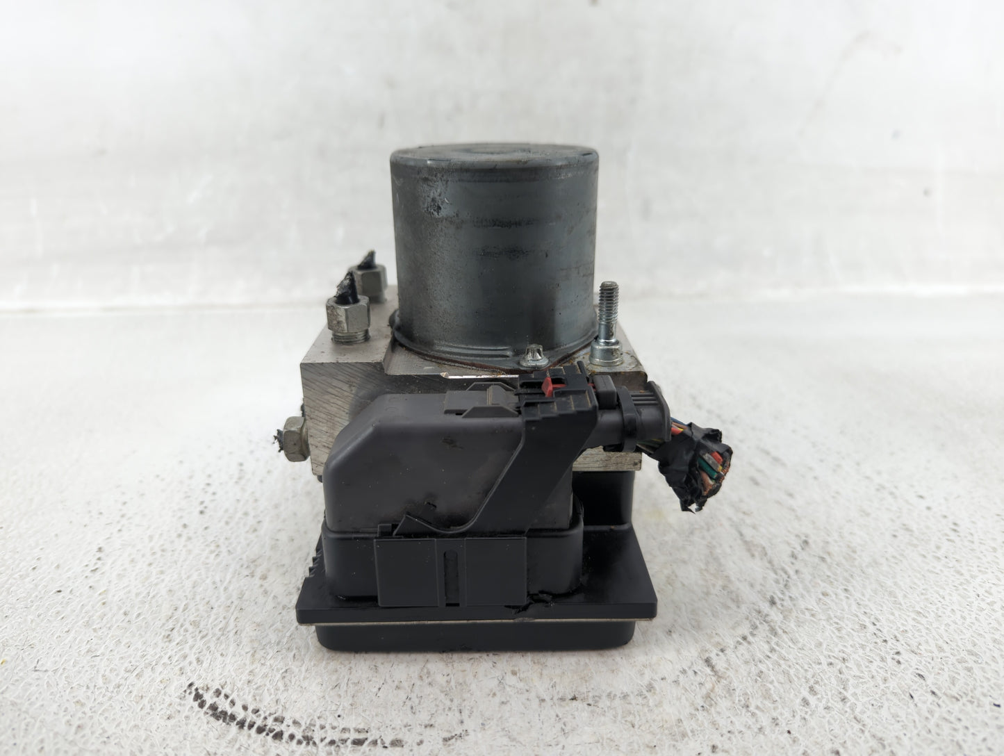 2017 Chevrolet Traverse ABS Pump Control Module Replacement P/N:22893248 Fits Fits 2012 2013 2014 2015 2016 OEM Used Auto Pa