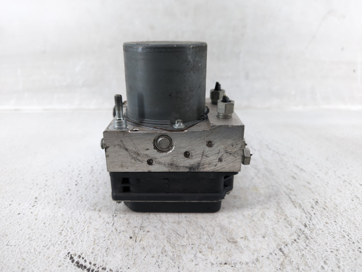 2017 Chevrolet Traverse ABS Pump Control Module Replacement P/N:22893248 Fits Fits 2012 2013 2014 2015 2016 OEM Used Auto Pa