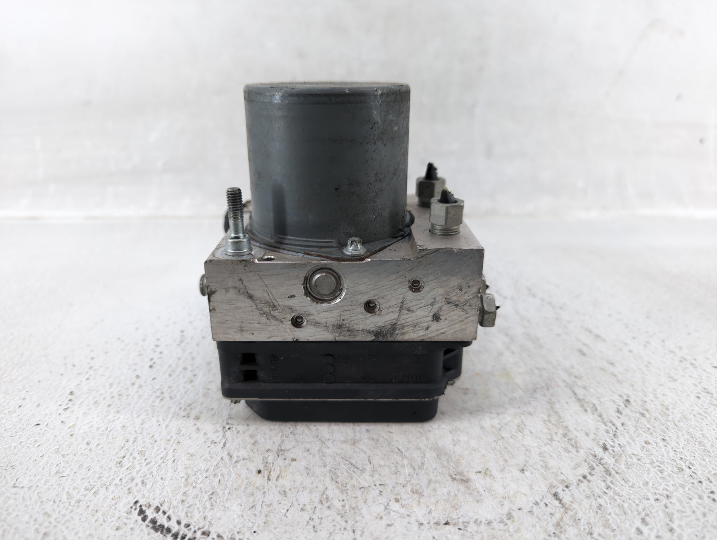 2017 Chevrolet Traverse ABS Pump Control Module Replacement P/N:22893248 Fits Fits 2012 2013 2014 2015 2016 OEM Used Auto Pa