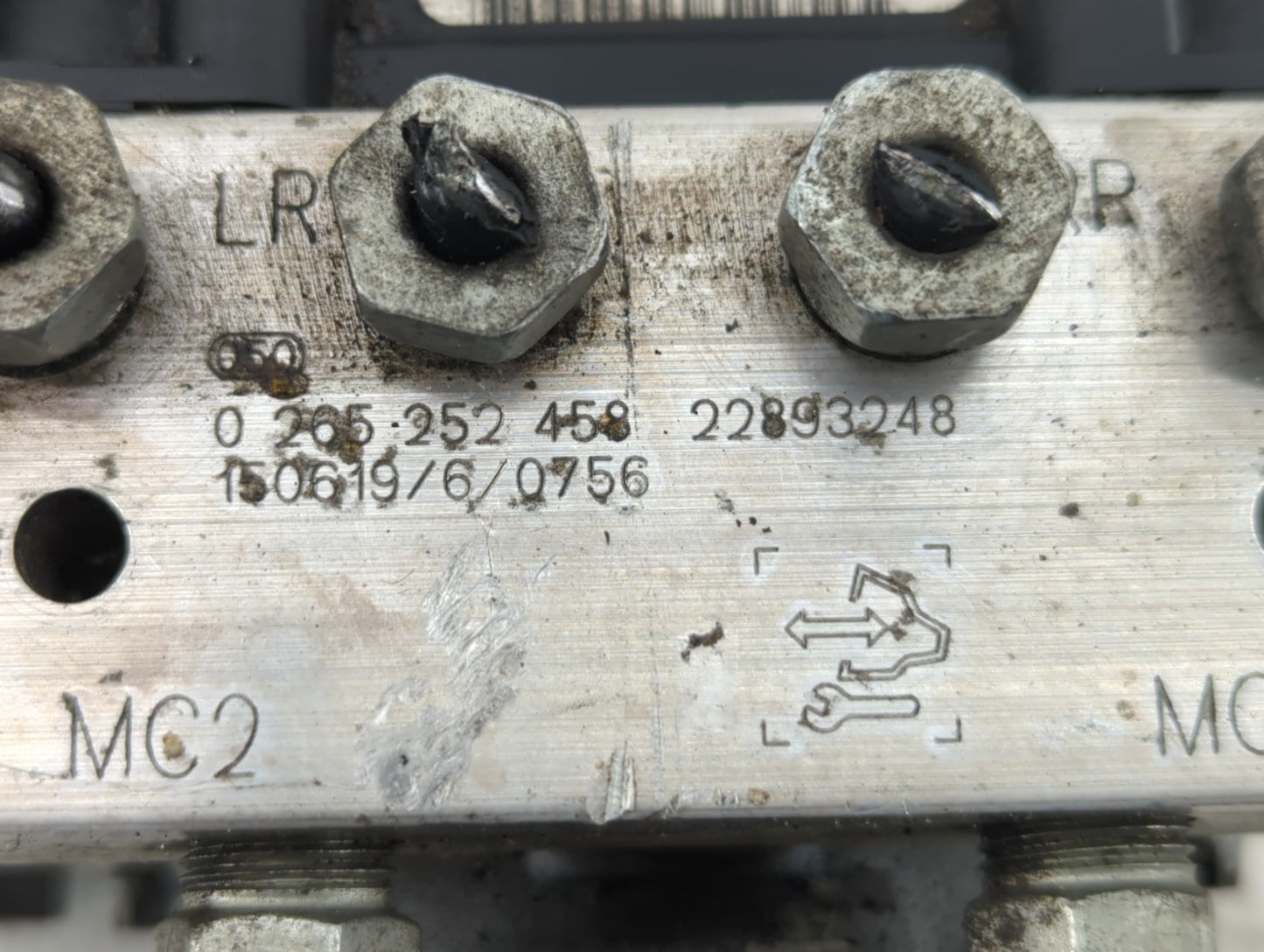 2017 Chevrolet Traverse ABS Pump Control Module Replacement P/N:22893248 Fits Fits 2012 2013 2014 2015 2016 OEM Used Auto Pa