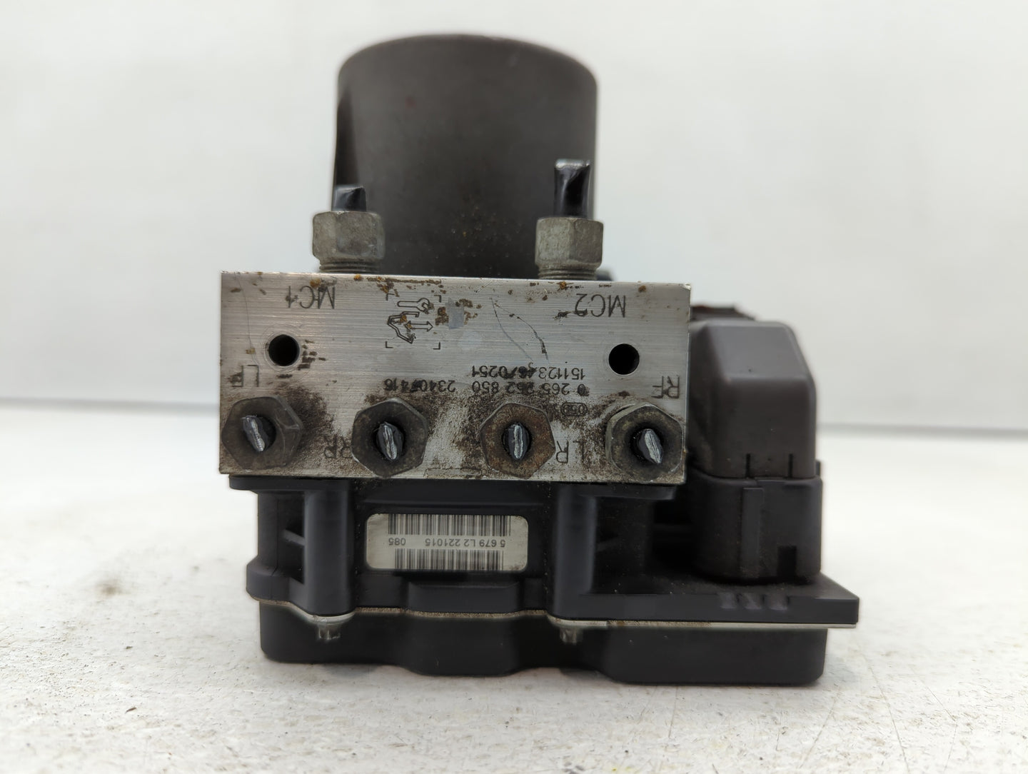 2017 Chevrolet Traverse ABS Pump Control Module Replacement P/N:22893248 Fits Fits 2012 2013 2014 2015 2016 OEM Used Auto Pa