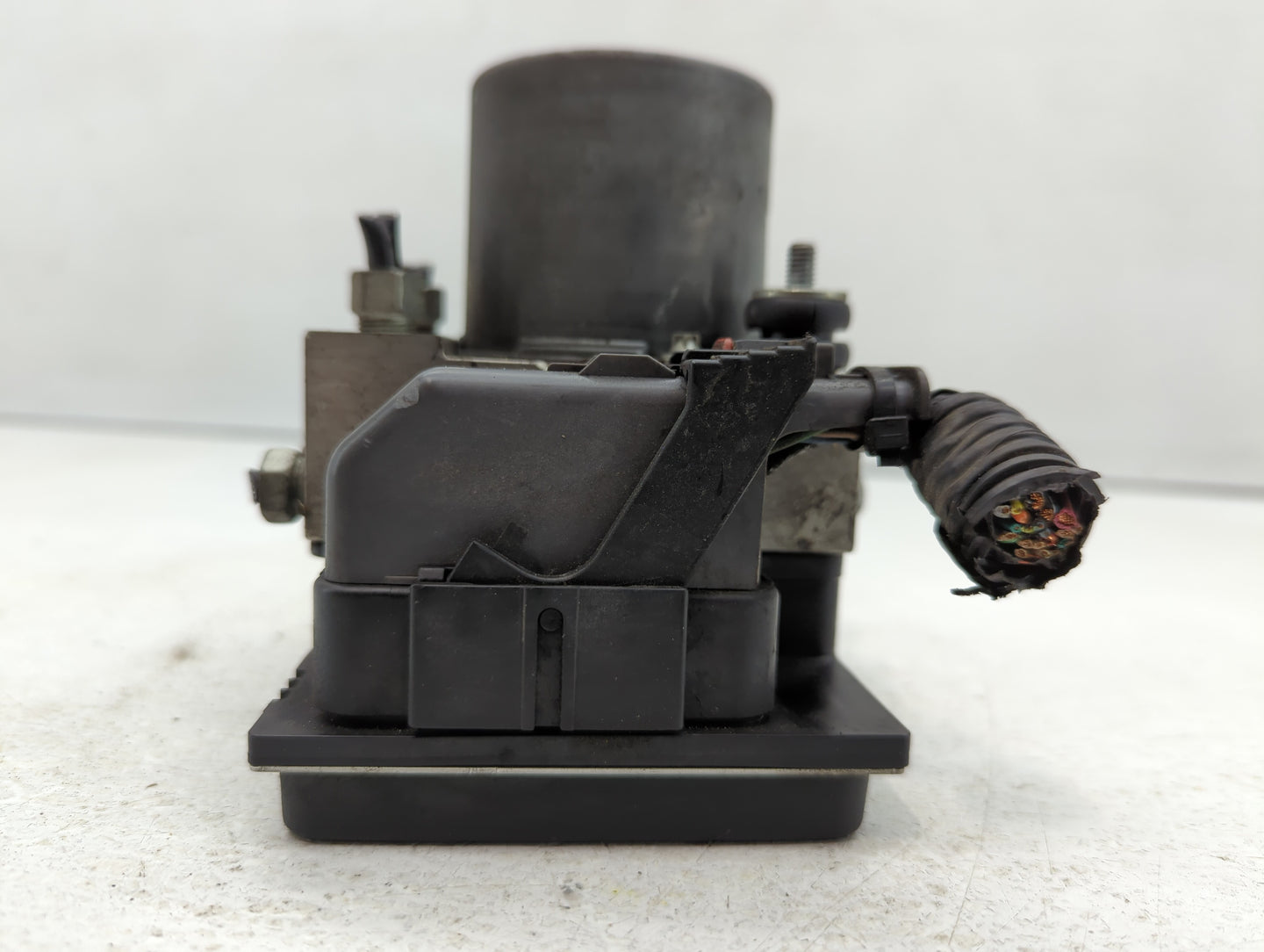 2017 Chevrolet Traverse ABS Pump Control Module Replacement P/N:22893248 Fits Fits 2012 2013 2014 2015 2016 OEM Used Auto Pa