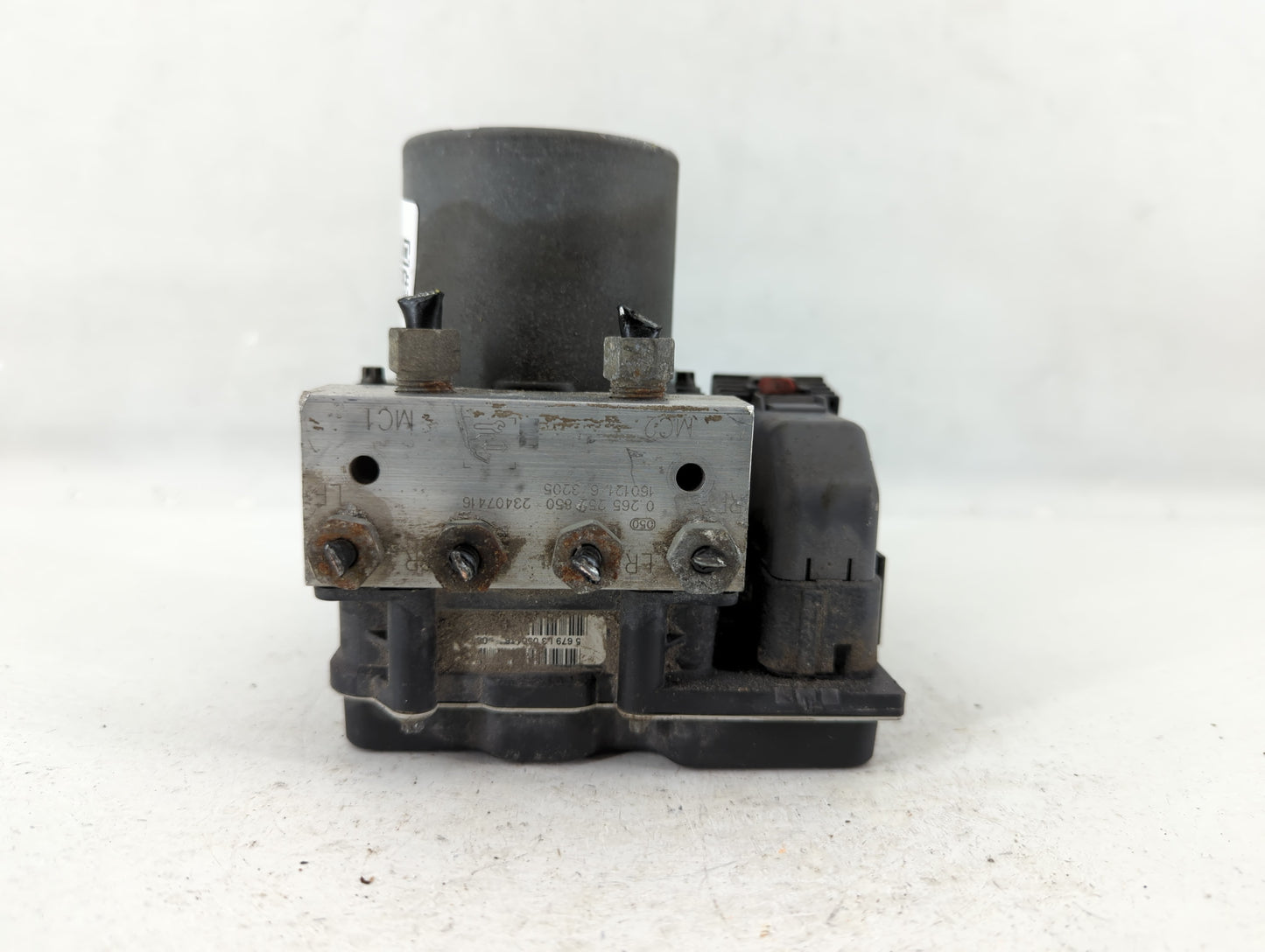 2017 Chevrolet Traverse ABS Pump Control Module Replacement P/N:23407416 Fits Fits 2012 2013 2014 2015 2016 OEM Used Auto Pa