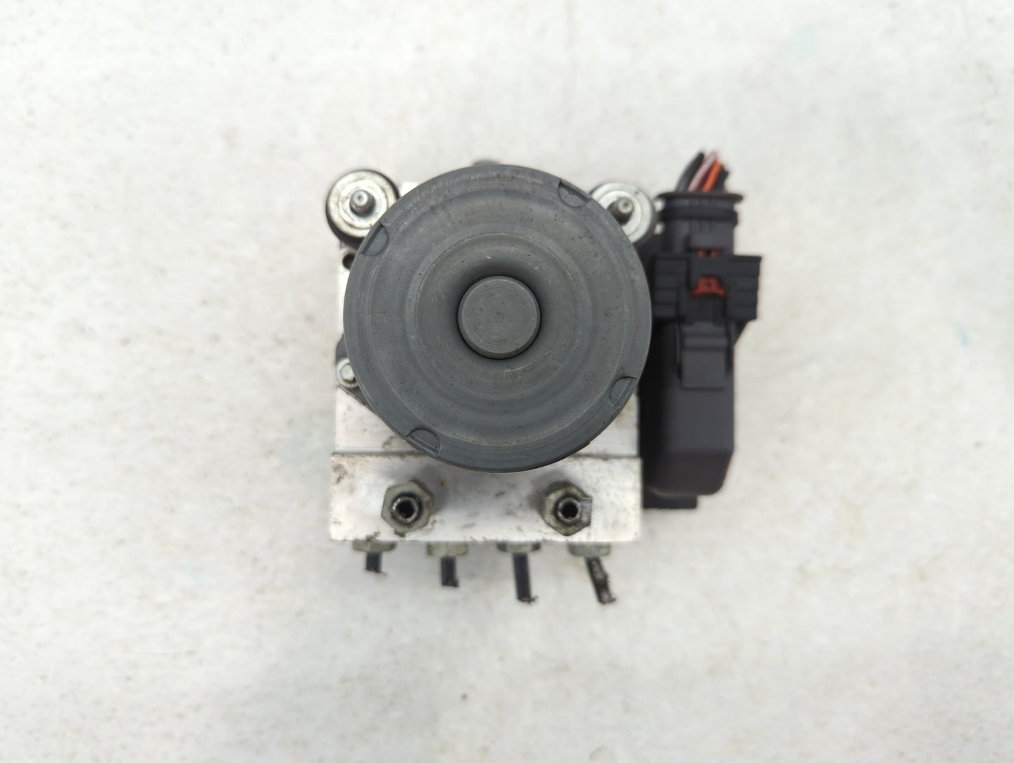 2017 Chevrolet Traverse ABS Pump Control Module Replacement P/N:23407416 Fits Fits 2012 2013 2014 2015 2016 OEM Used Auto Pa