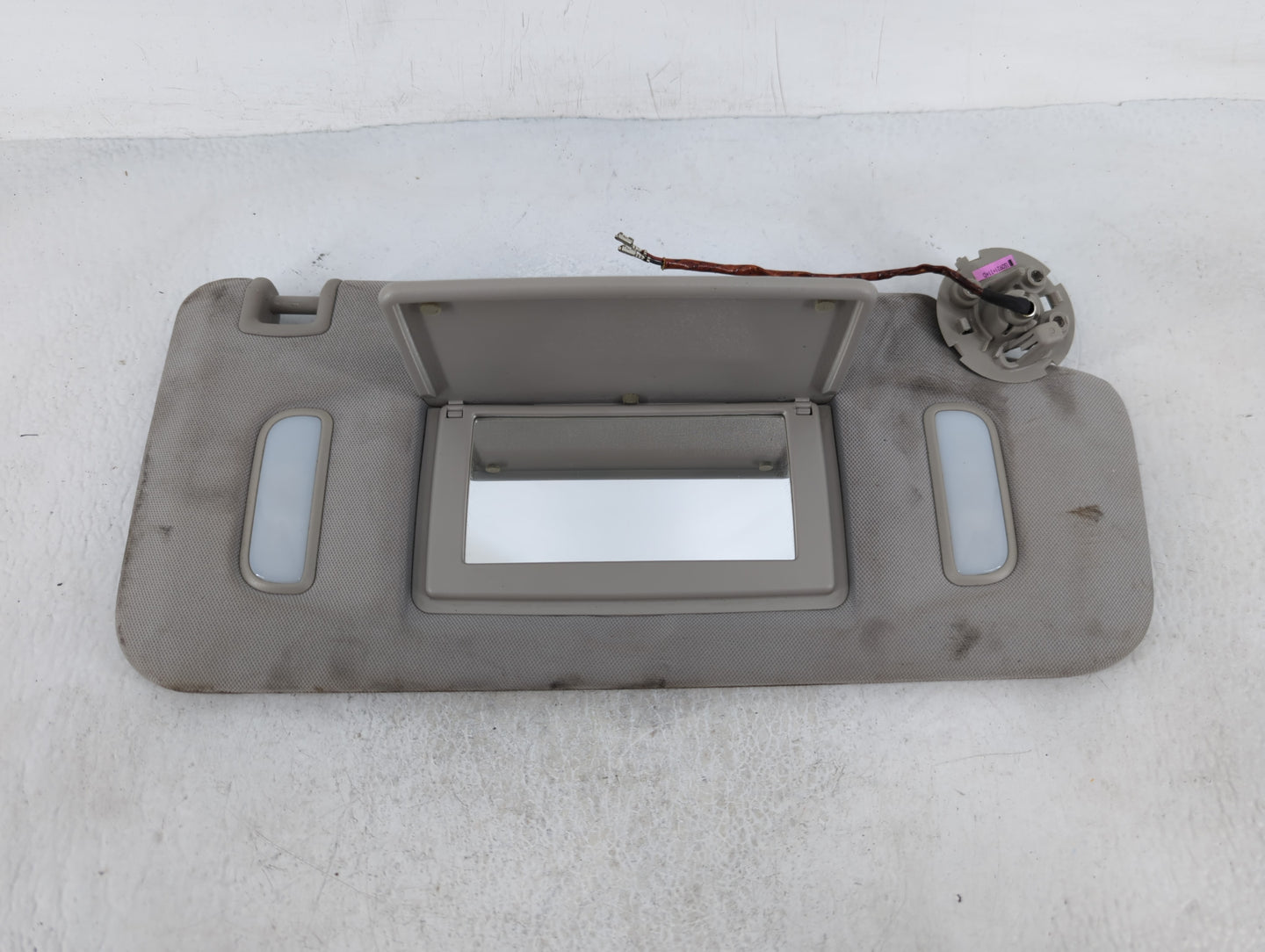2016 Chevrolet Traverse Sun Visor Shade Replacement Passenger Right Mirror Fits OEM Used Auto Parts - Oemusedautoparts1.com