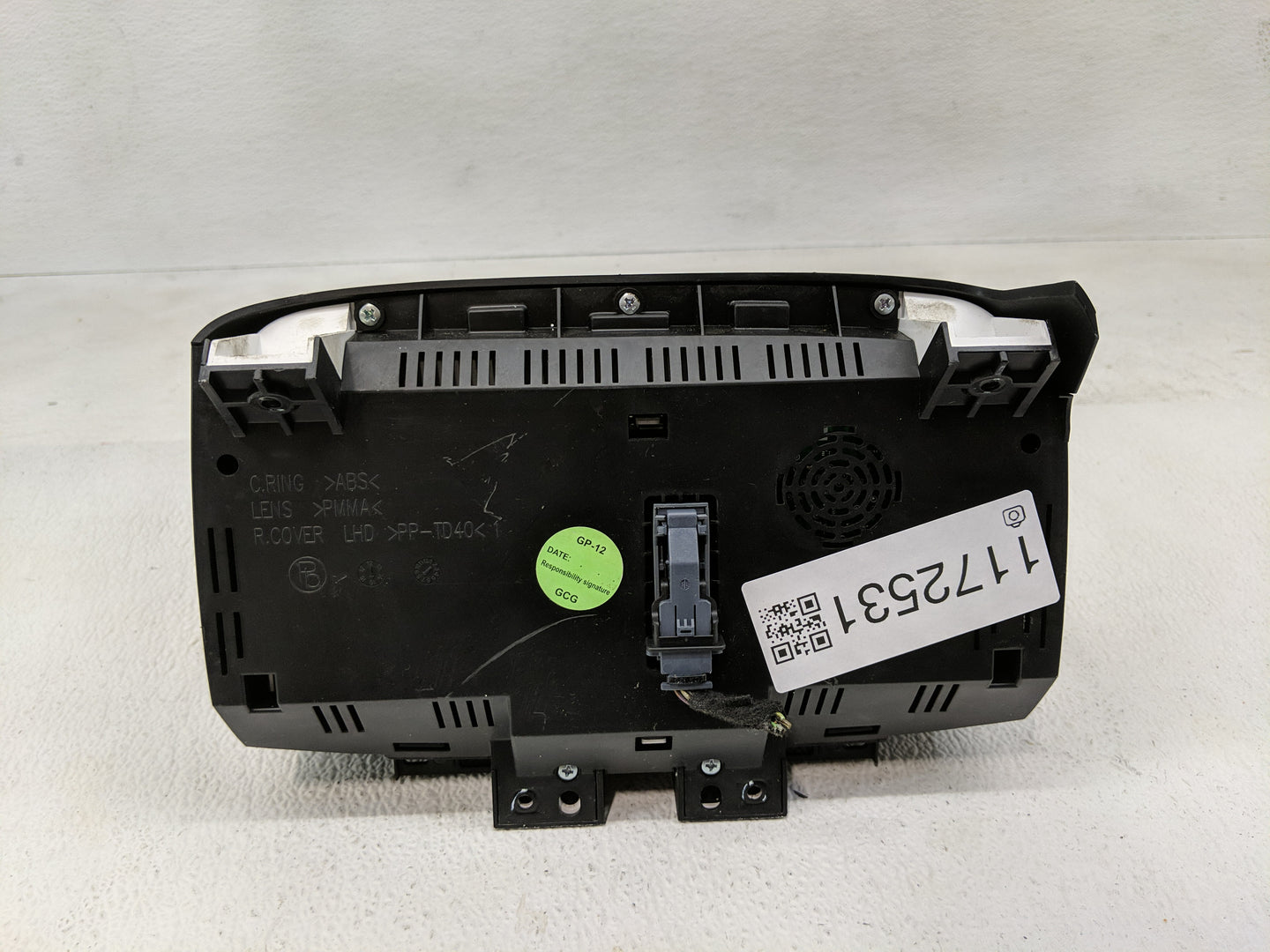 2015-2016 Chevrolet Trax Instrument Cluster Speedometer Gauges P/N:94532507 Fits Fits 2015 2016 OEM Used Auto Parts - Oemuse