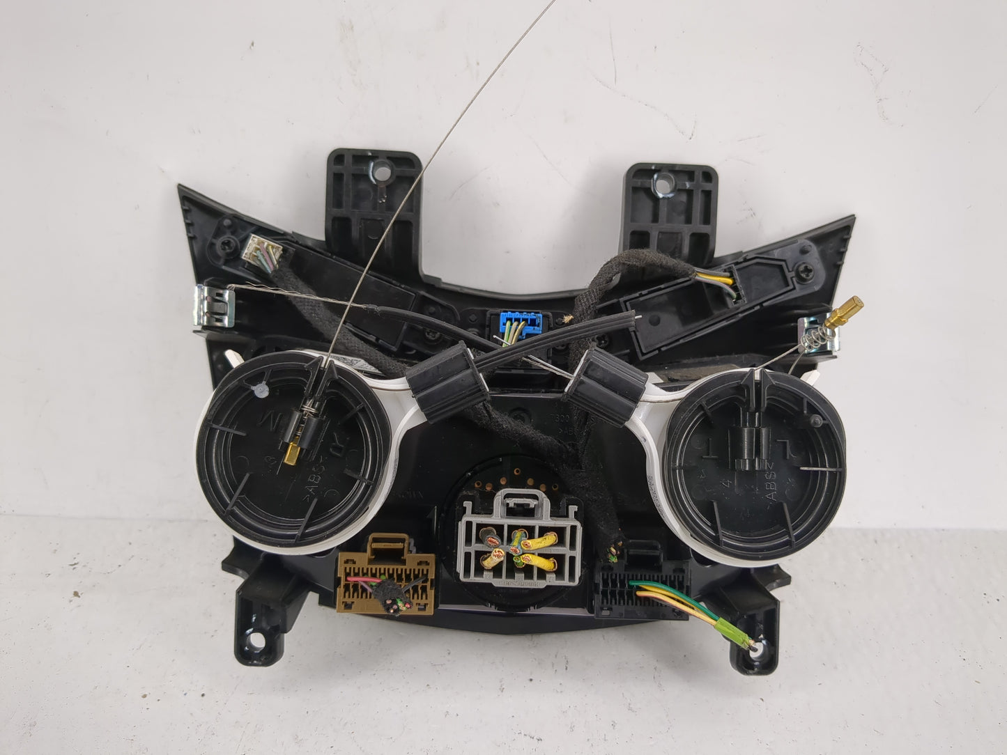 2016 Chevrolet Trax Climate Control Module Temperature AC/Heater Replacement P/N:94786520 Fits OEM Used Auto Parts - Oemused