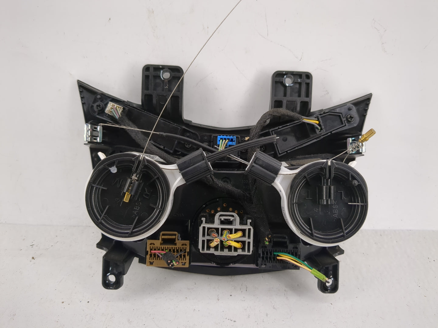 2016 Chevrolet Trax Climate Control Module Temperature AC/Heater Replacement P/N:94786520 Fits OEM Used Auto Parts - Oemused