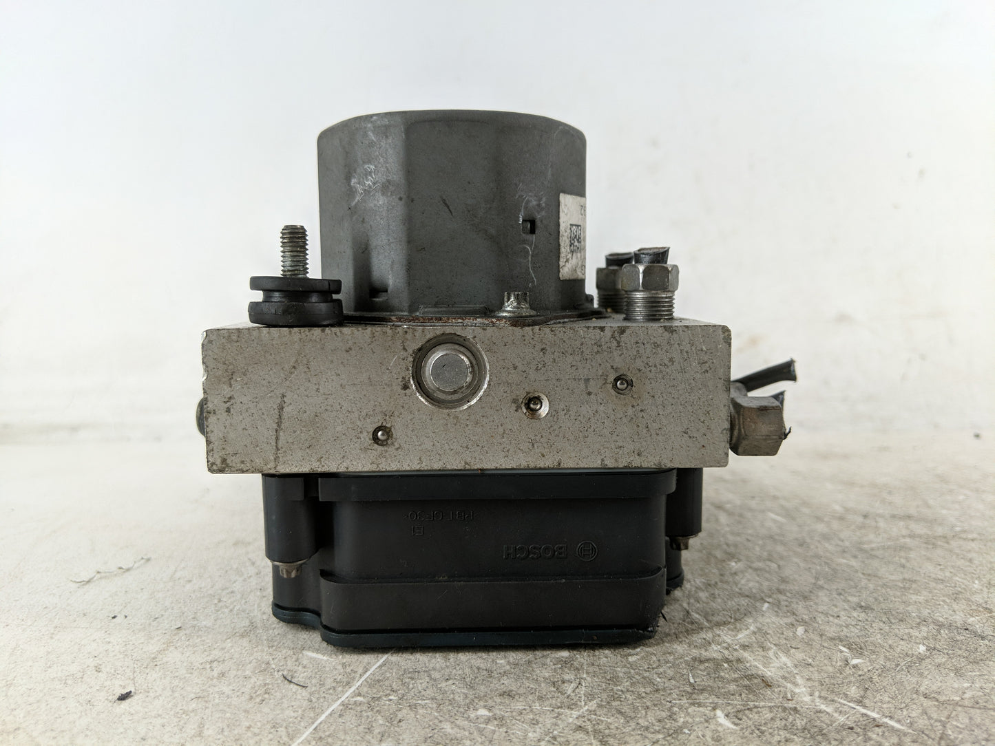 2016 Chevrolet Trax ABS Pump Control Module Replacement P/N:P05154911AG Fits OEM Used Auto Parts - Oemusedautoparts1.com