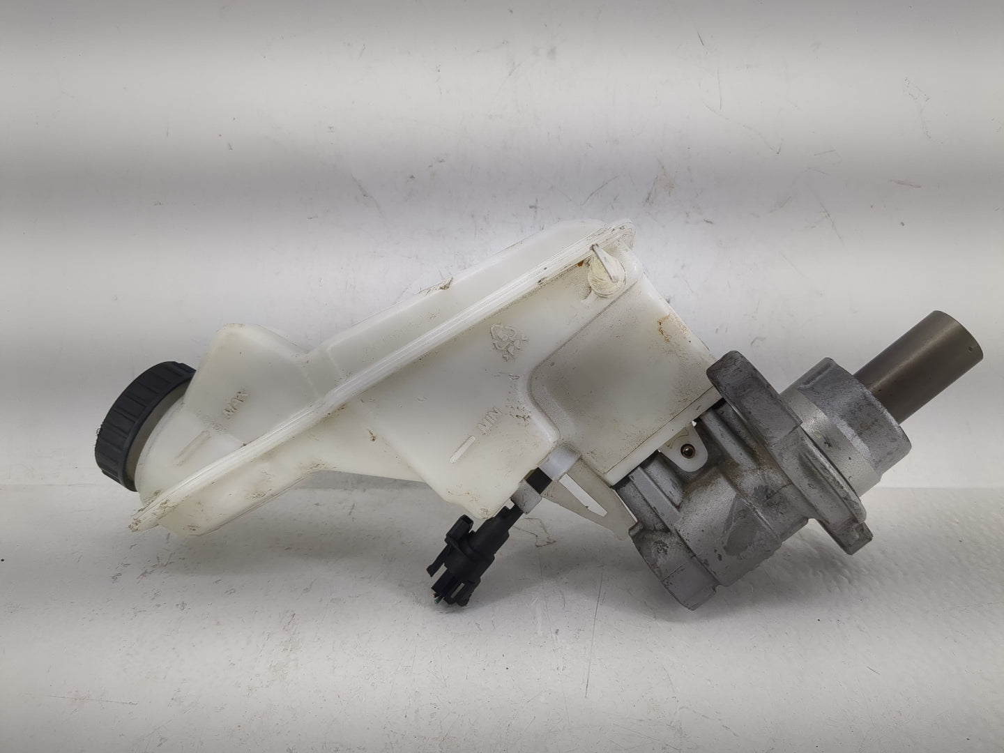2013-2021 Chevrolet Trax Brake Master Cylinder - Oemusedautoparts1.com