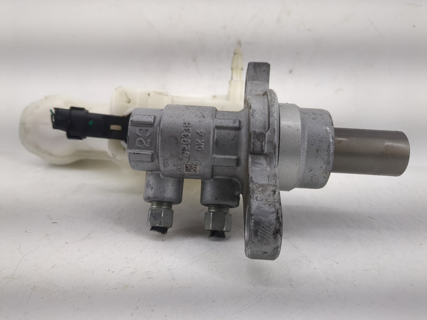 2013-2021 Chevrolet Trax Brake Master Cylinder - Oemusedautoparts1.com