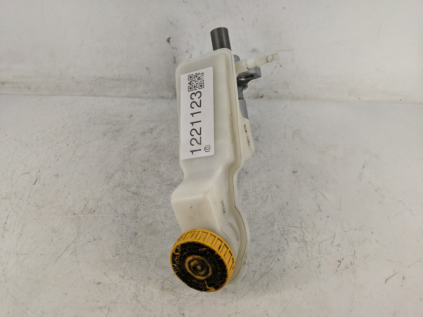 2013-2021 Chevrolet Trax Brake Master Cylinder 1221123 - Oemusedautoparts1.com