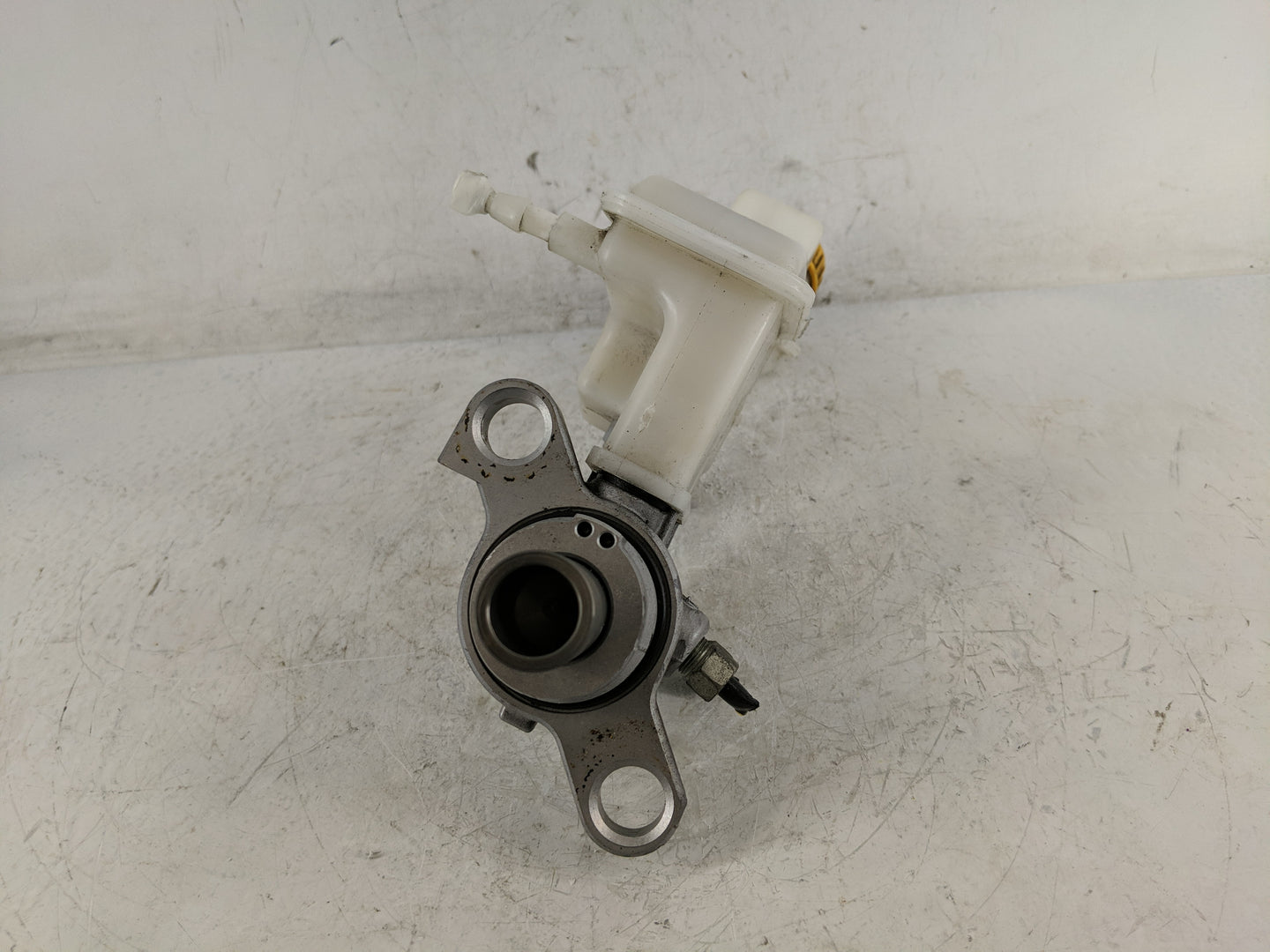 2013-2021 Chevrolet Trax Brake Master Cylinder 1221123 - Oemusedautoparts1.com