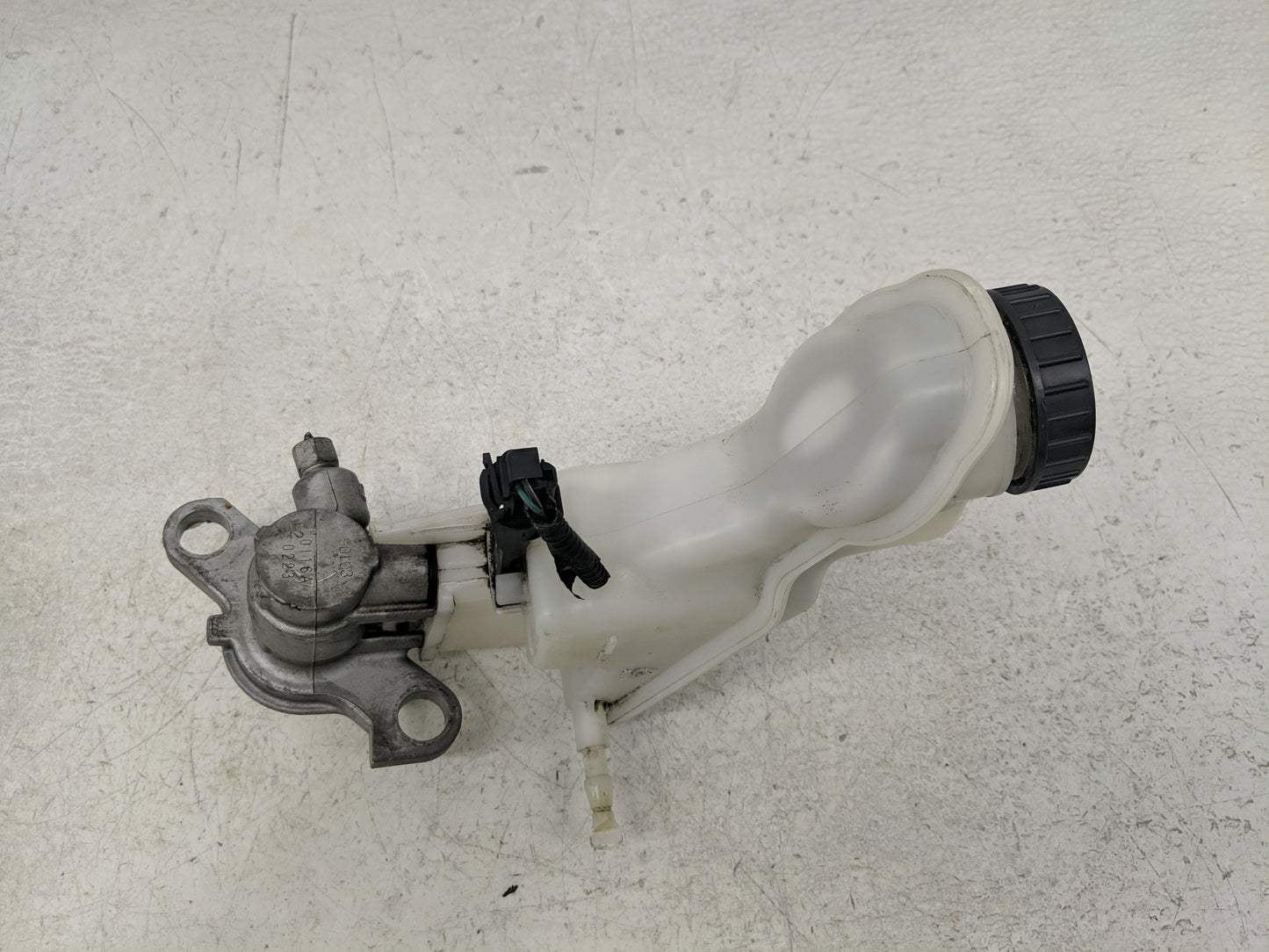 2013-2021 Chevrolet Trax Brake Master Cylinder - Oemusedautoparts1.com