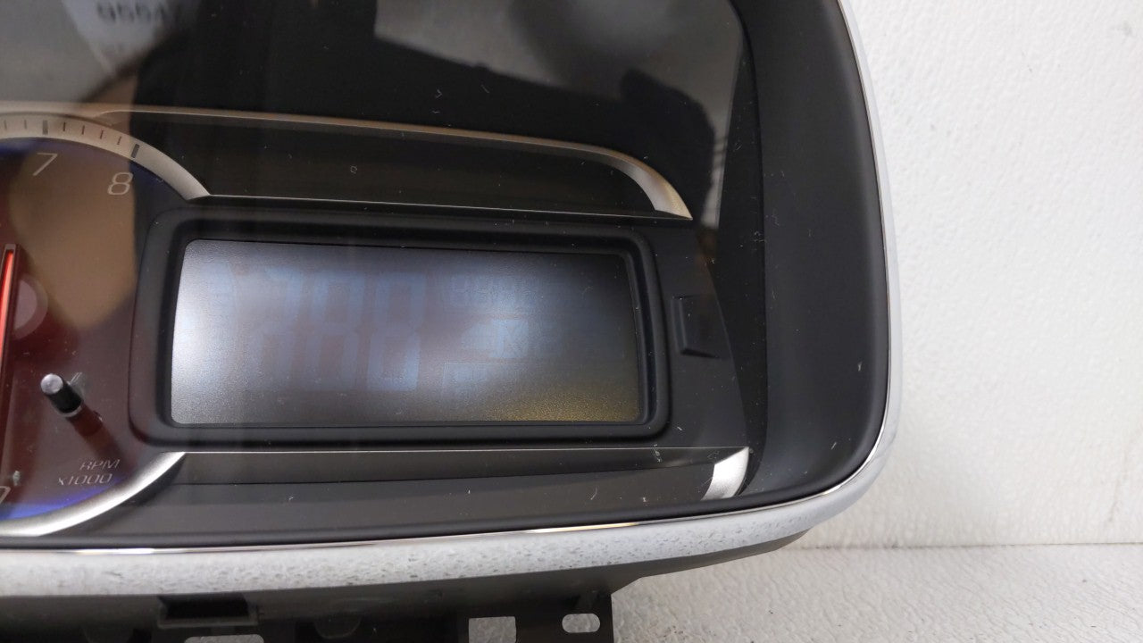 2015-2016 Chevrolet Trax Instrument Cluster Speedometer Gauges P/N:94532507 94532507 Fits Fits 2015 2016 OEM Used Auto Parts