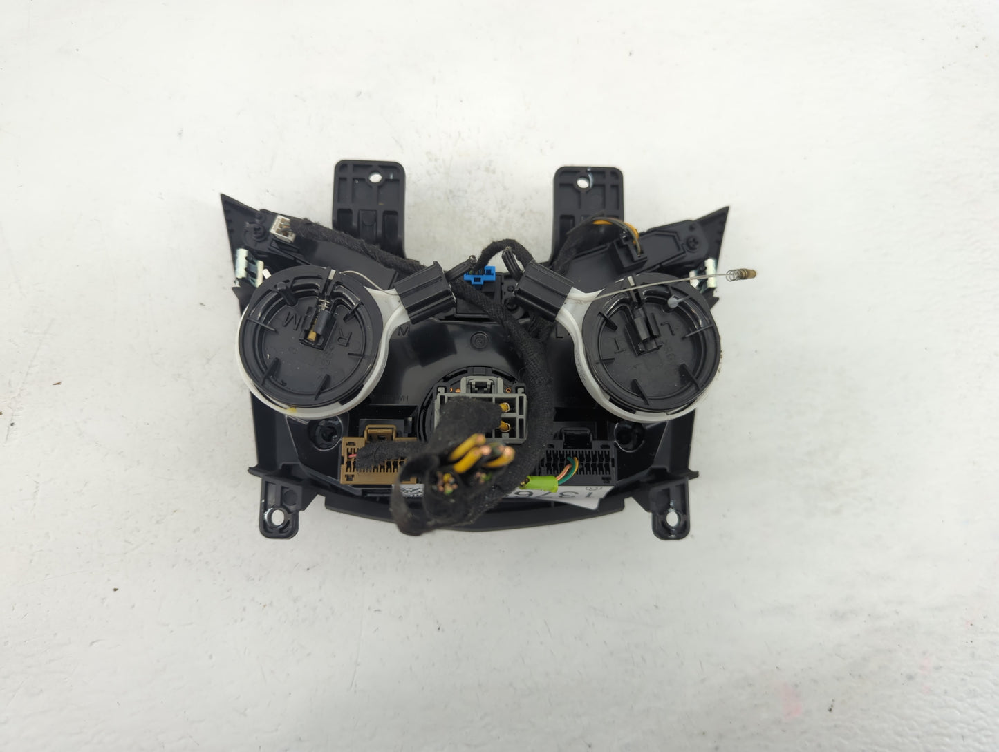 2016 Chevrolet Trax Climate Control Module Temperature AC/Heater Replacement P/N:545329302 94786519 Fits OEM Used Auto Parts