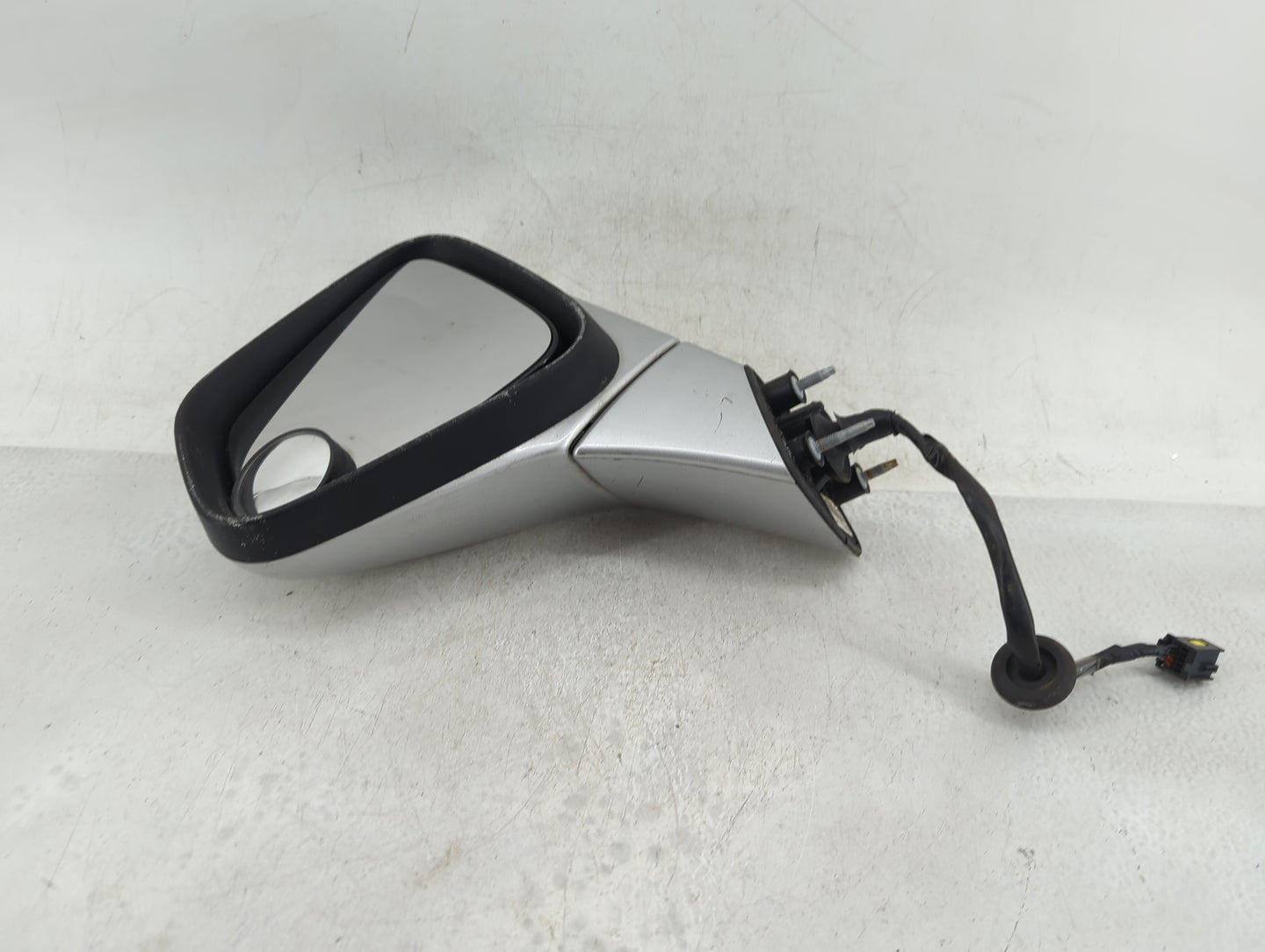 2015-2016 Chevrolet Trax Driver Side View Mirror - Left Door Mirror OEM Used - Oemusedautoparts1.com