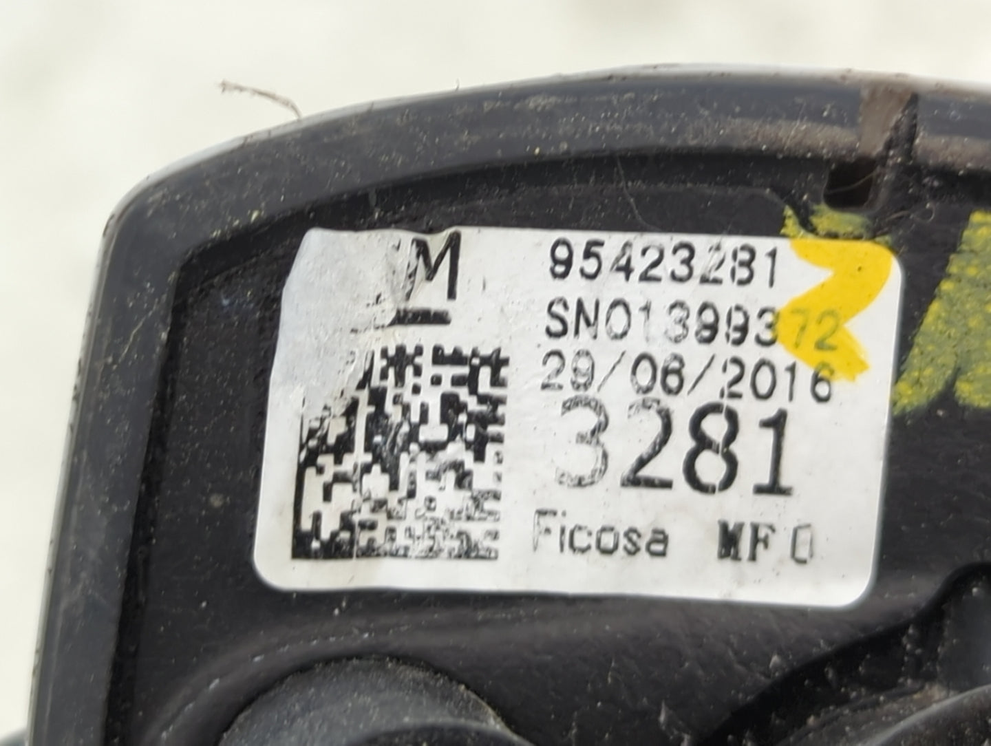2015-2016 Chevrolet Trax Driver Side View Mirror - Left Door Mirror OEM Used - Oemusedautoparts1.com