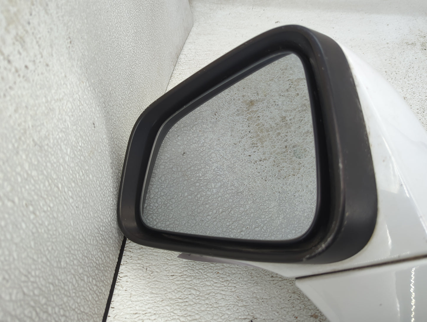 2015-2016 Chevrolet Trax Driver Side View Mirror - Left Door Mirror OEM Used - Oemusedautoparts1.com
