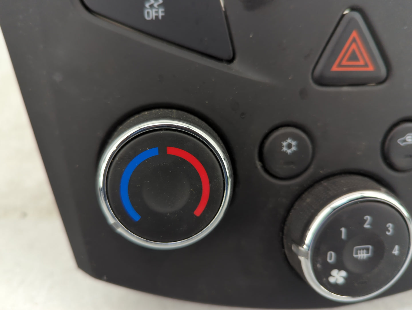 2016 Chevrolet Trax Climate Control Module Temperature AC/Heater Replacement P/N:94786519 Fits OEM Used Auto Parts - Oemused
