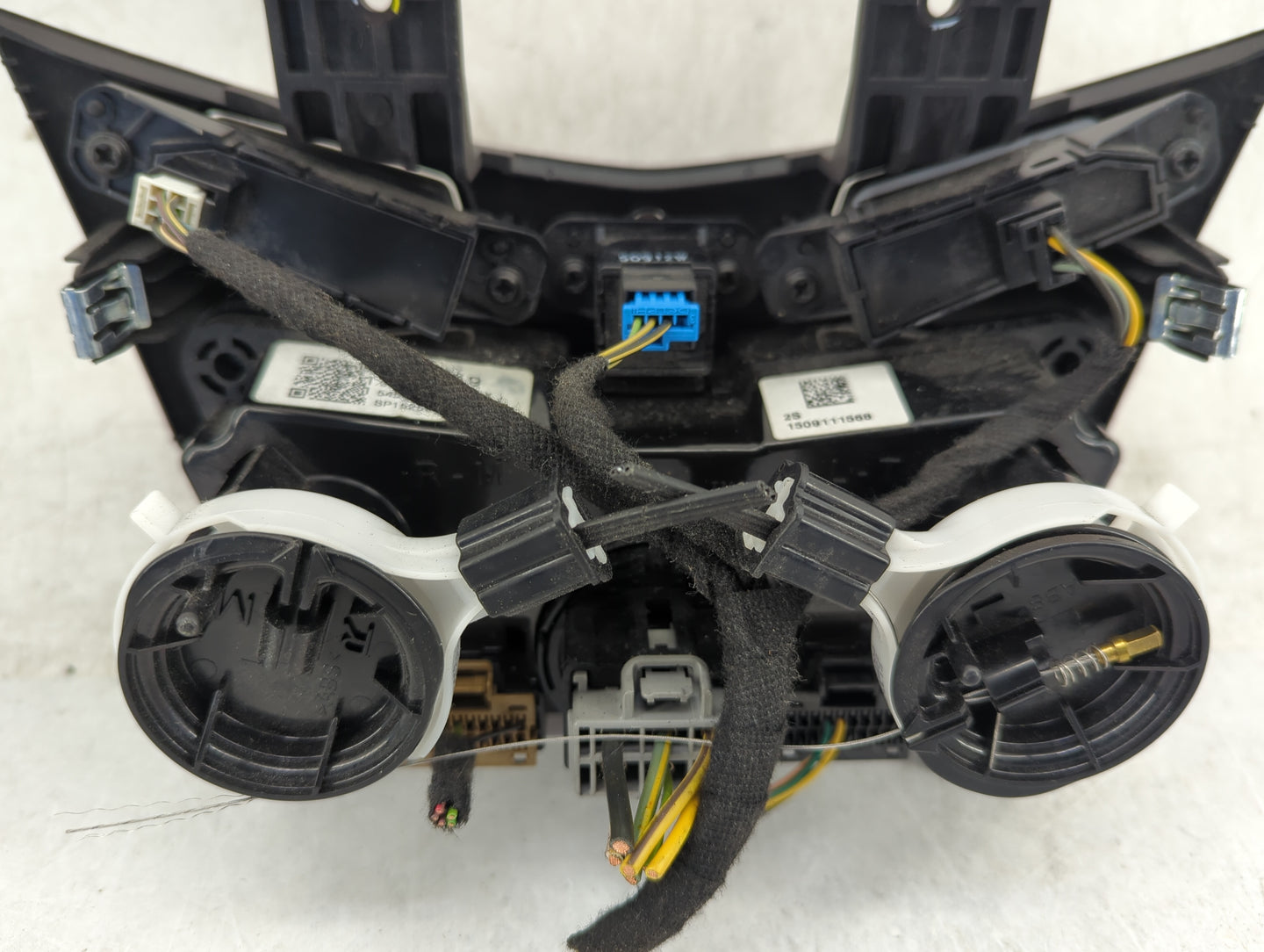 2016 Chevrolet Trax Climate Control Module Temperature AC/Heater Replacement P/N:94786519 Fits OEM Used Auto Parts - Oemused