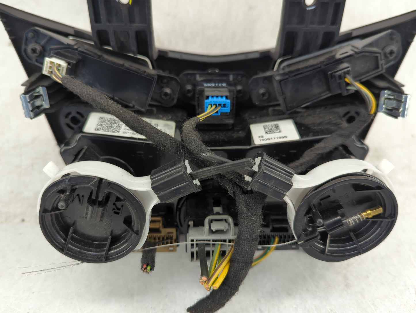 2016 Chevrolet Trax Climate Control Module Temperature AC/Heater Replacement P/N:94786519 Fits OEM Used Auto Parts - Oemused